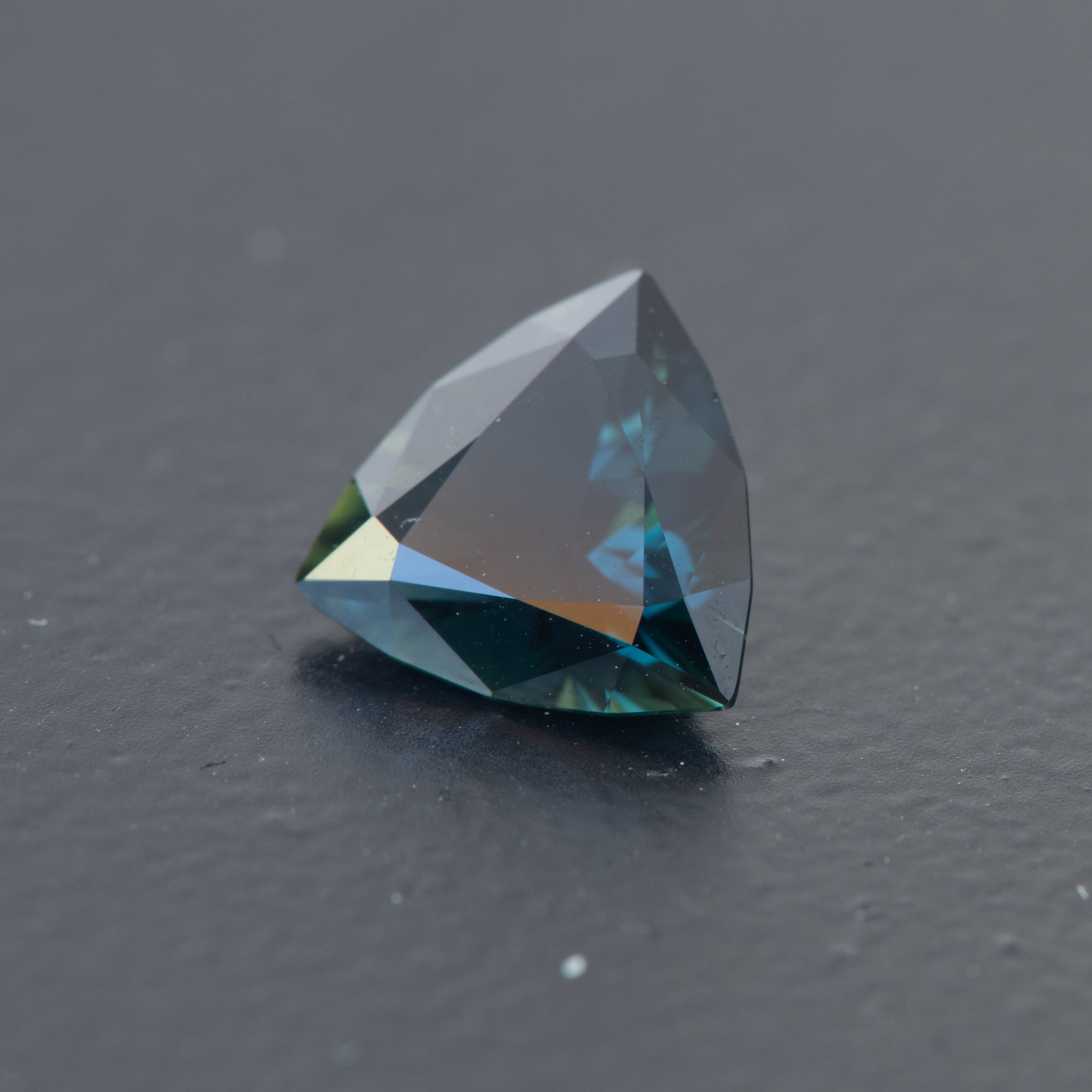 Parti Trilliant Sapphire 1.31ct [S.P.T.035]