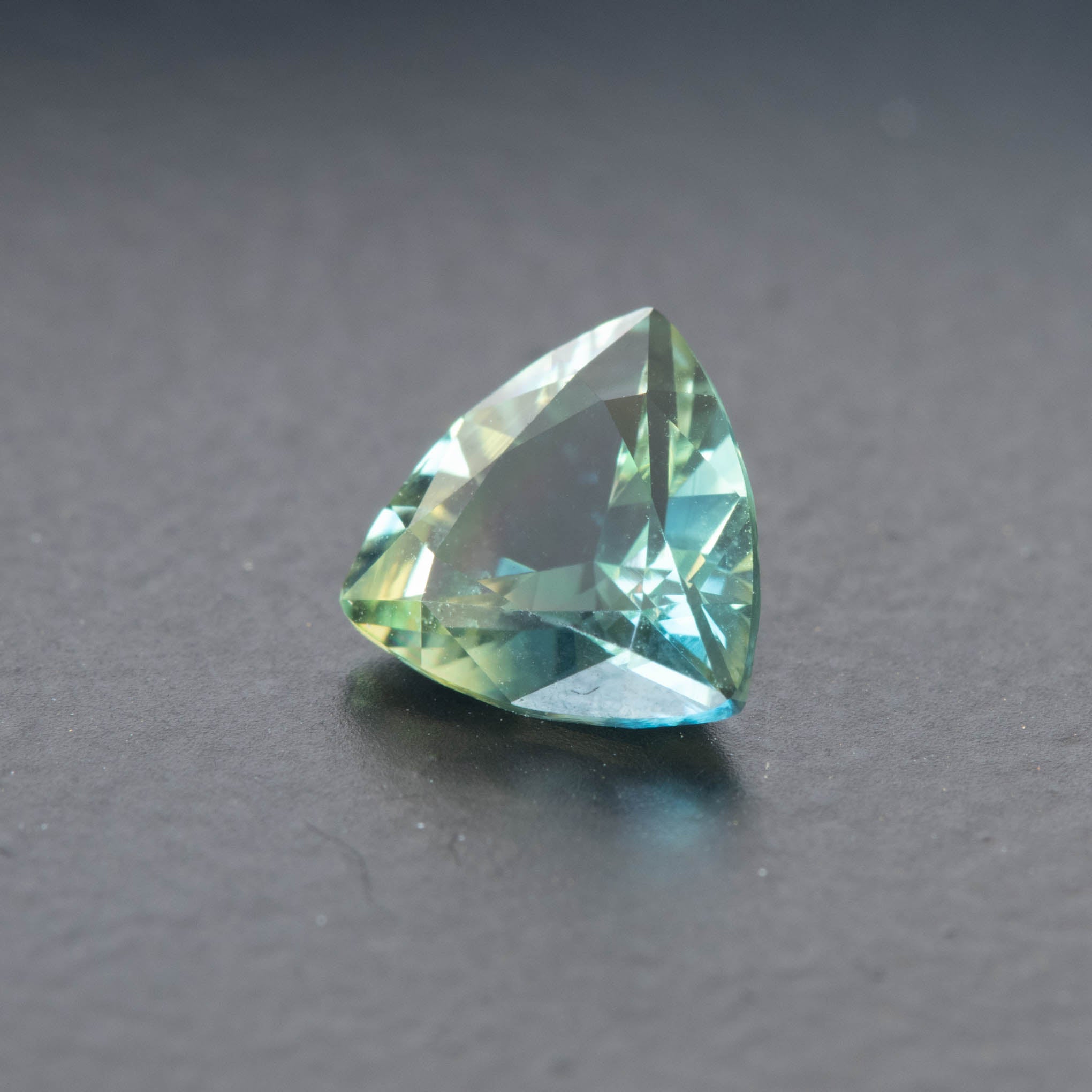 Parti Trilliant Sapphire 1.06ct [S.P.T.1014]