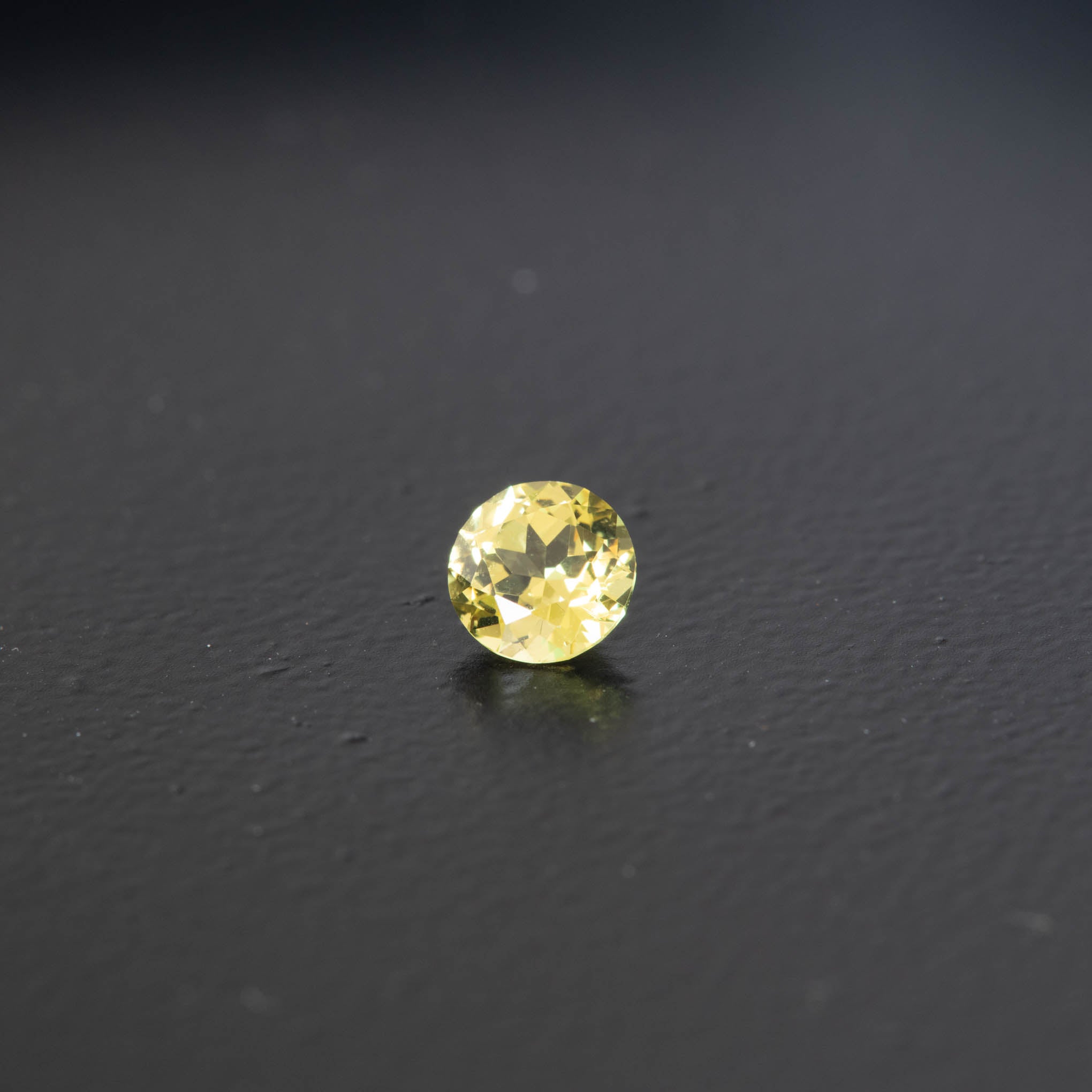 Yellow Brilliant Sapphire 0.58ct [S.Y.BR.1044]