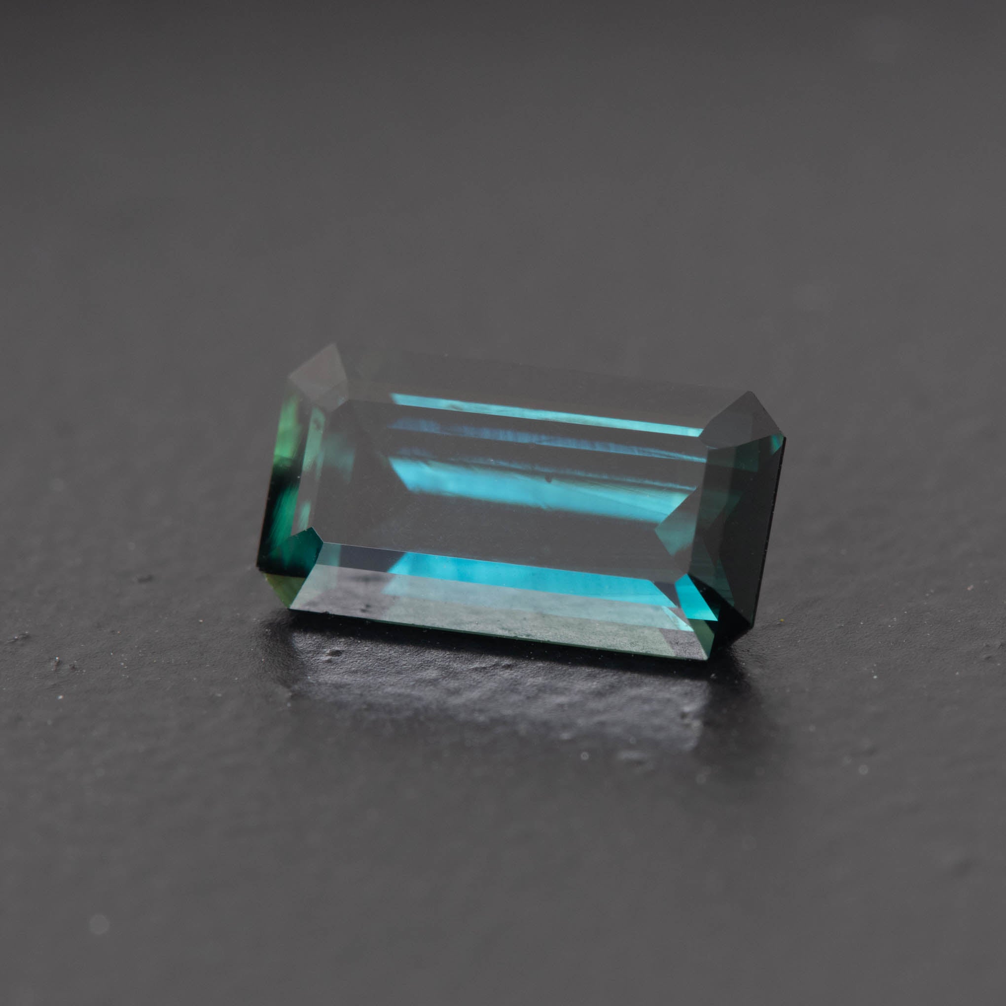 Blue Emerald Sapphire 1.96ct  [S.B.E.1107]