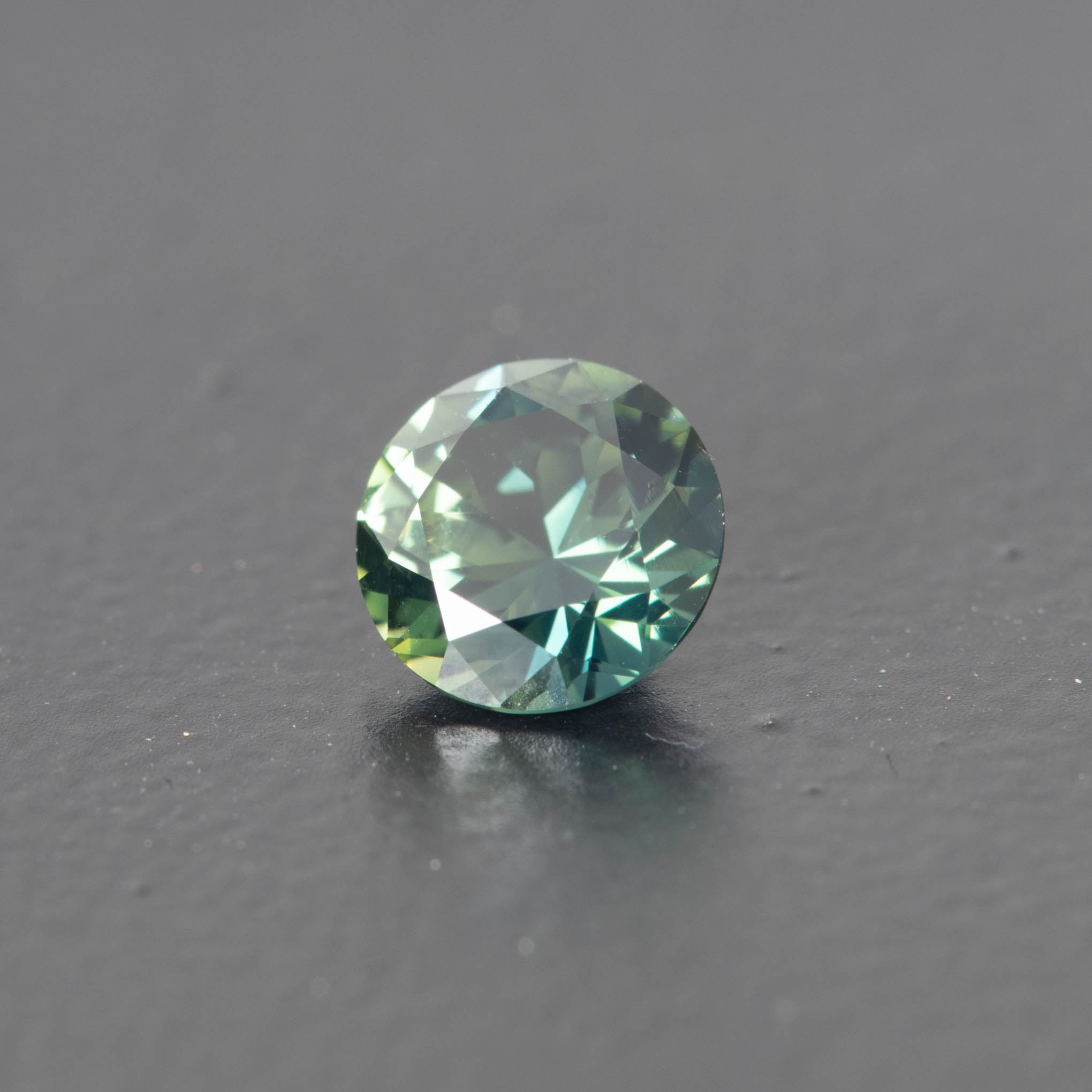 Green Brilliant Sapphire 0.89ct [S.G.BR.1112]