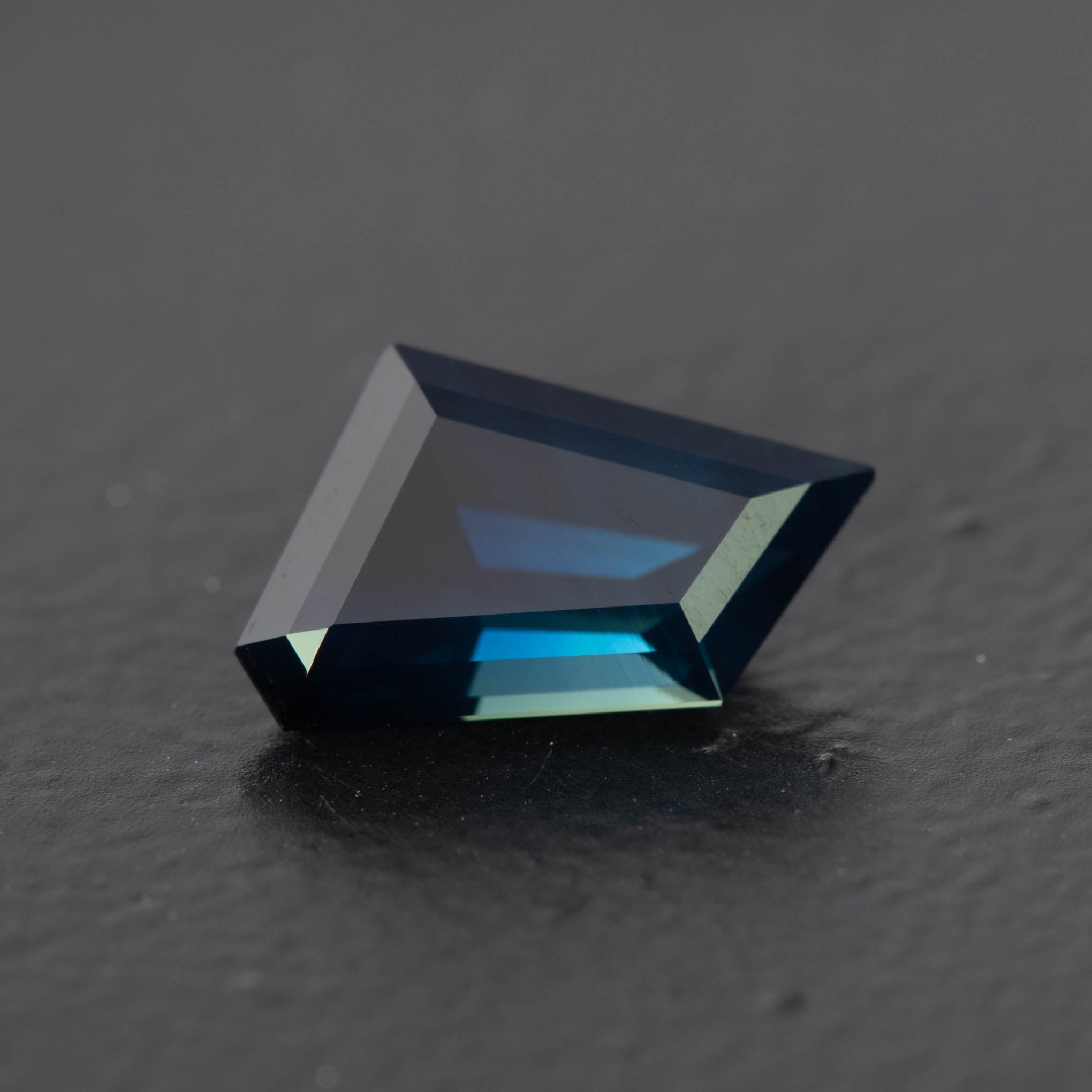 Blue Free Form Sapphire 1.56ct [S.B.FF.111]