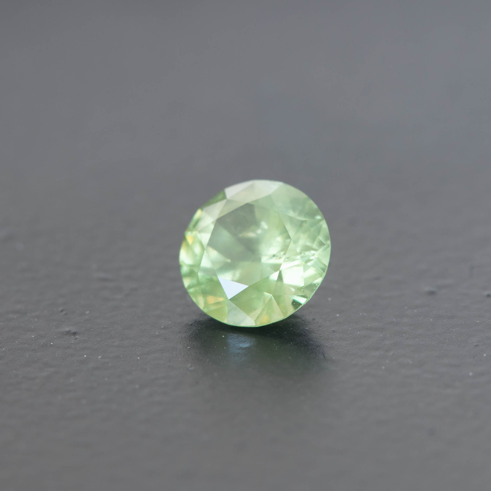 Green Brilliant Sapphire 0.95ct  [S.G.BR.1124]