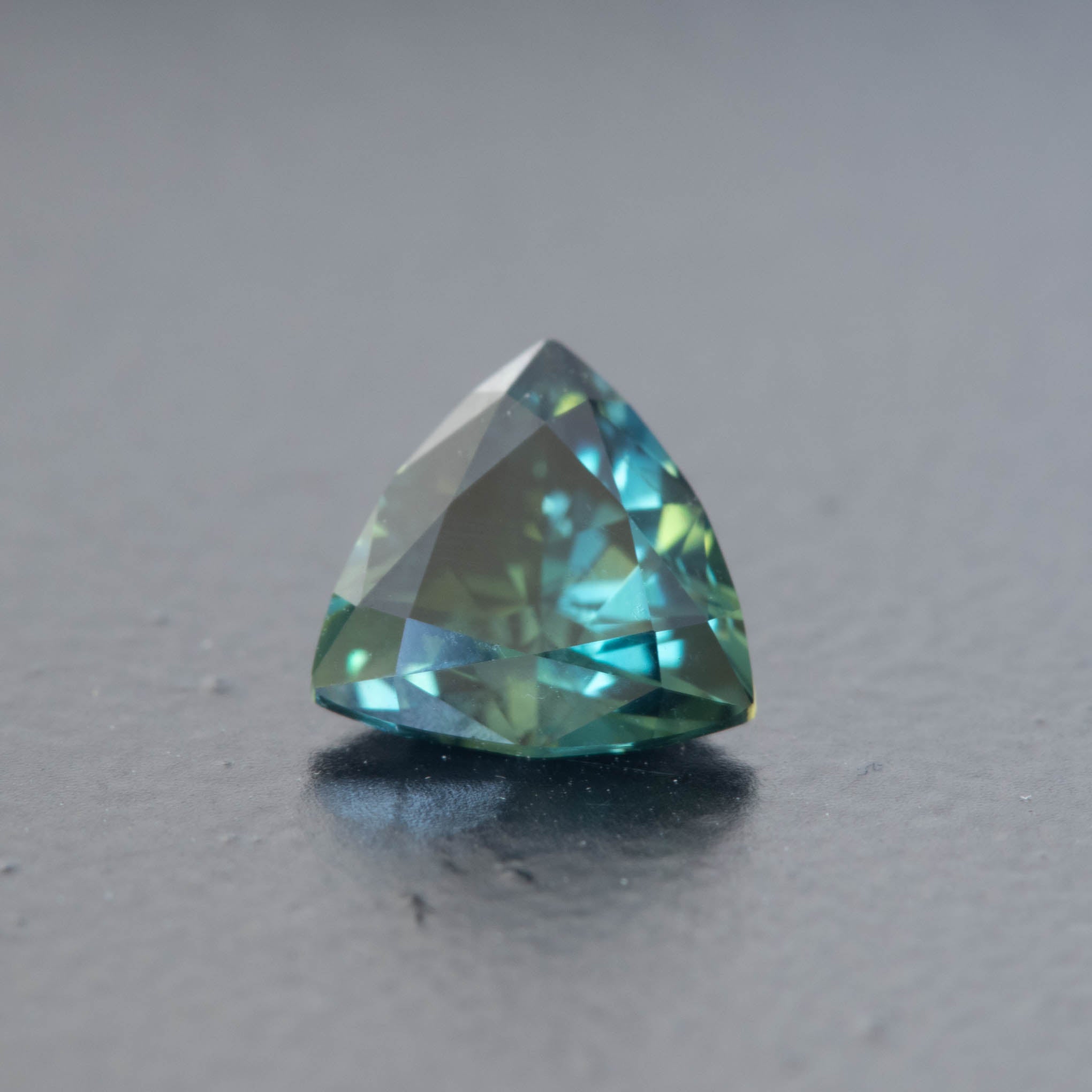 Parti Trilliant Sapphire 1.06ct [S.P.T.1133]