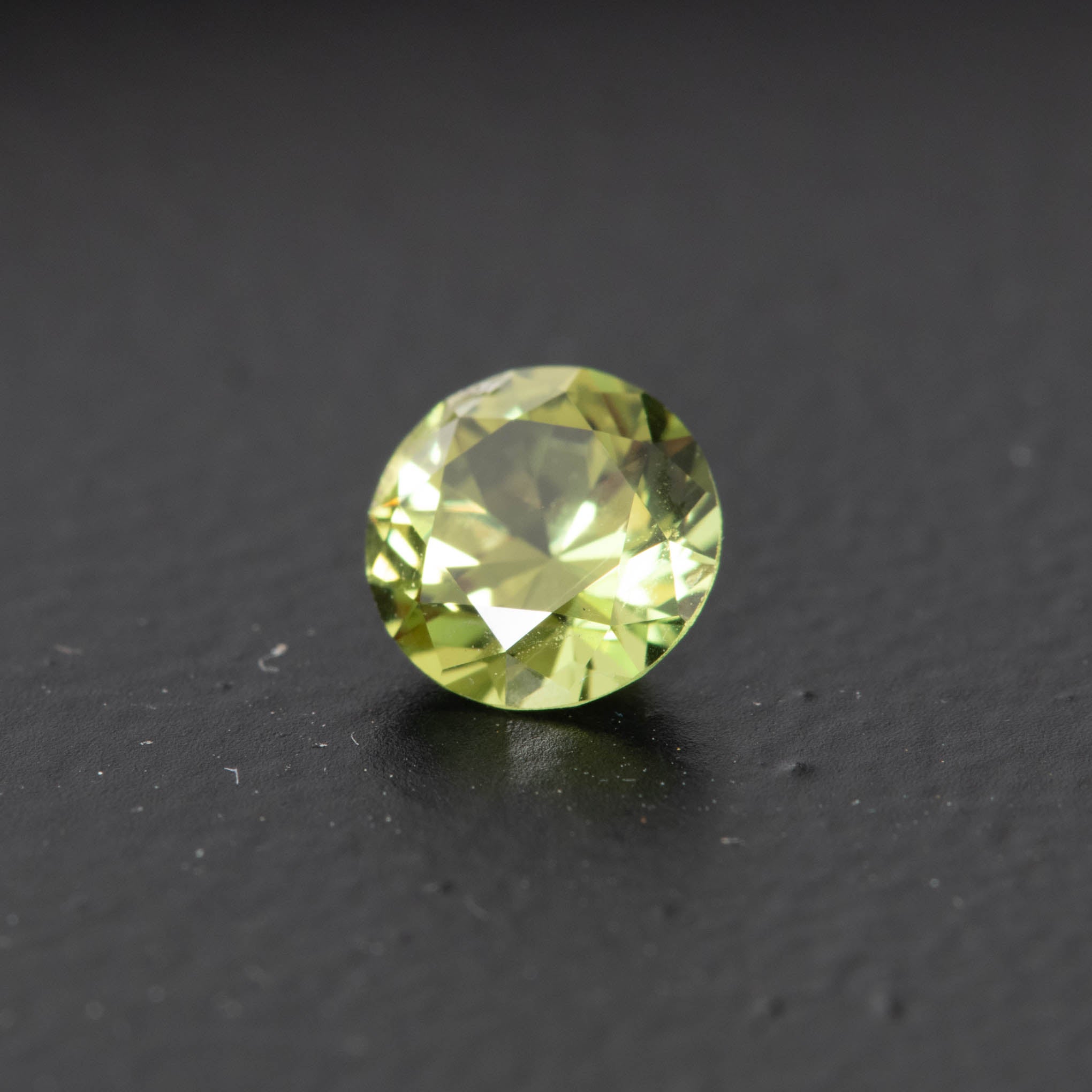 Green Brilliant Sapphire 0.72ct [S.PG.BR.1161]