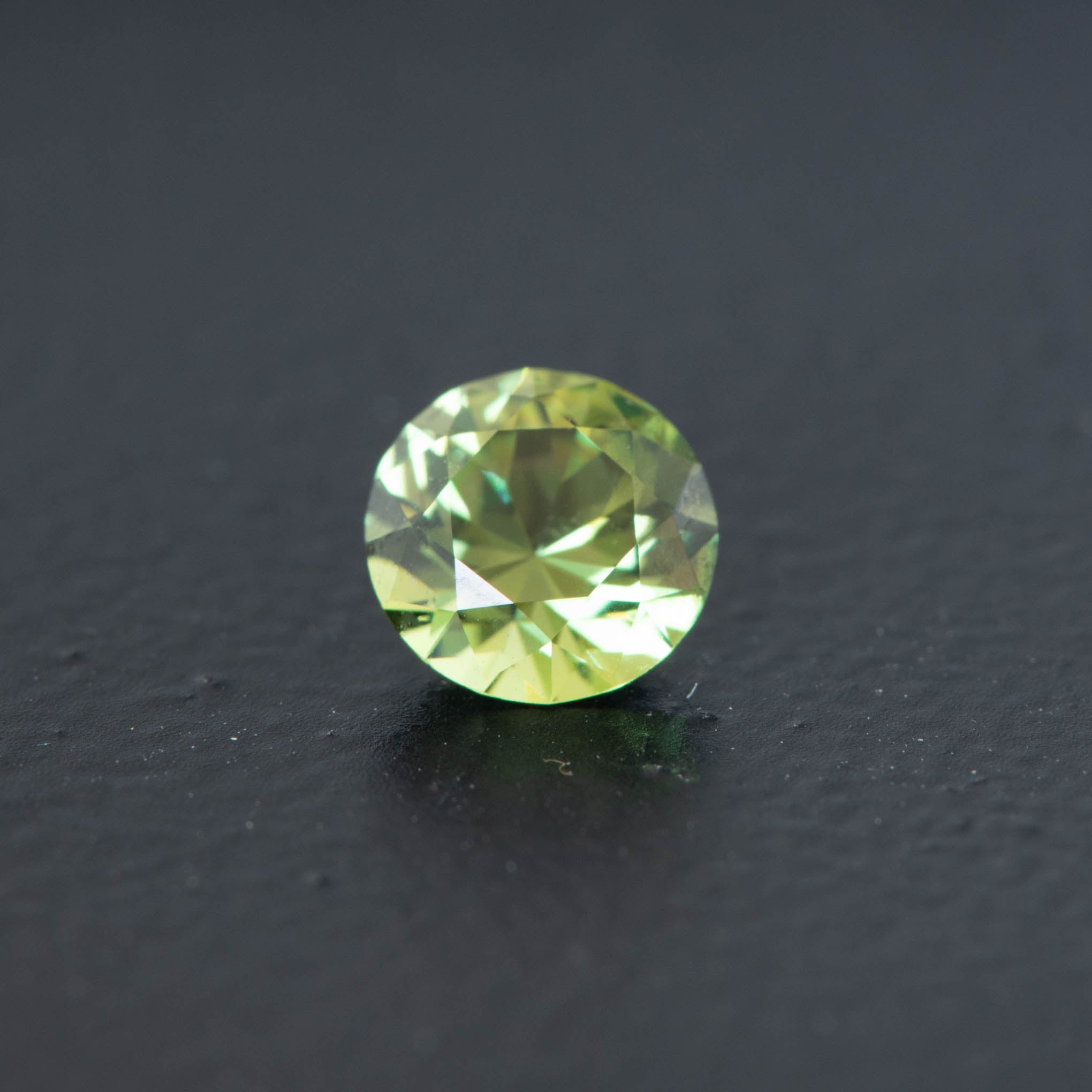 Green Brilliant Sapphire 0.63ct [S.G.BR.1169]