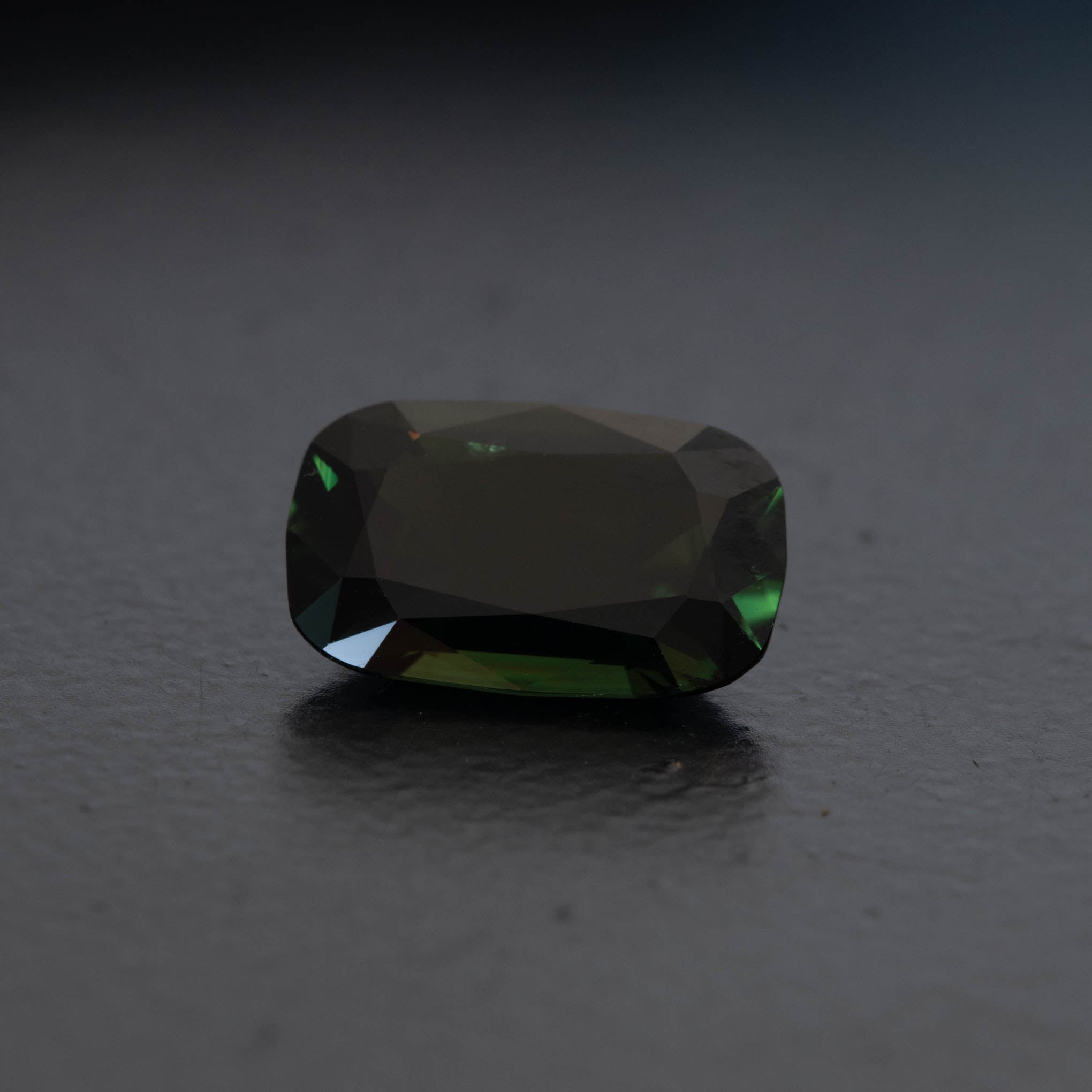 Green Cushion Sapphire 2.4ct  [S.G.C.1196]