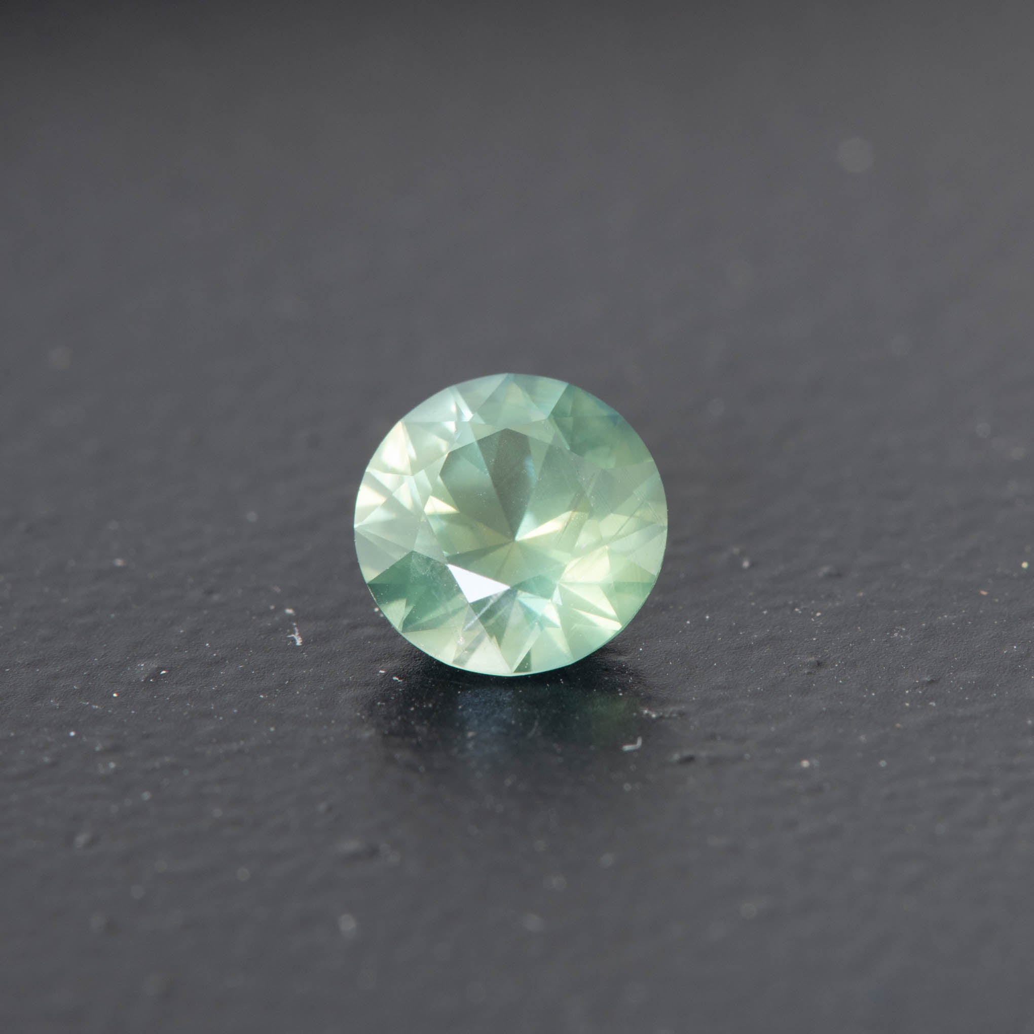 Green Brilliant Sapphire 0.95ct [S.G.BR.1231]