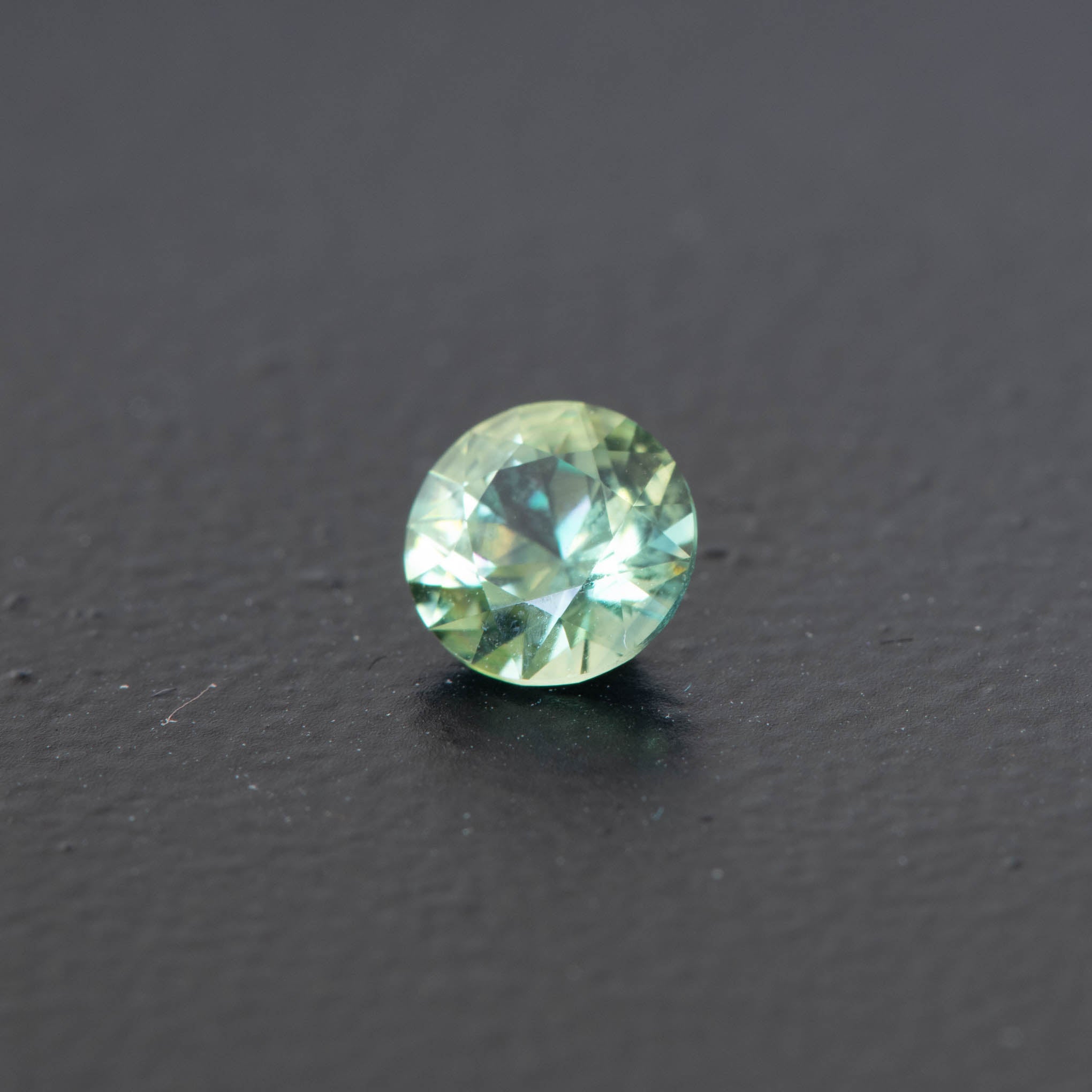 Green Brilliant Sapphire 0.70ct [S.G.BR.1263]