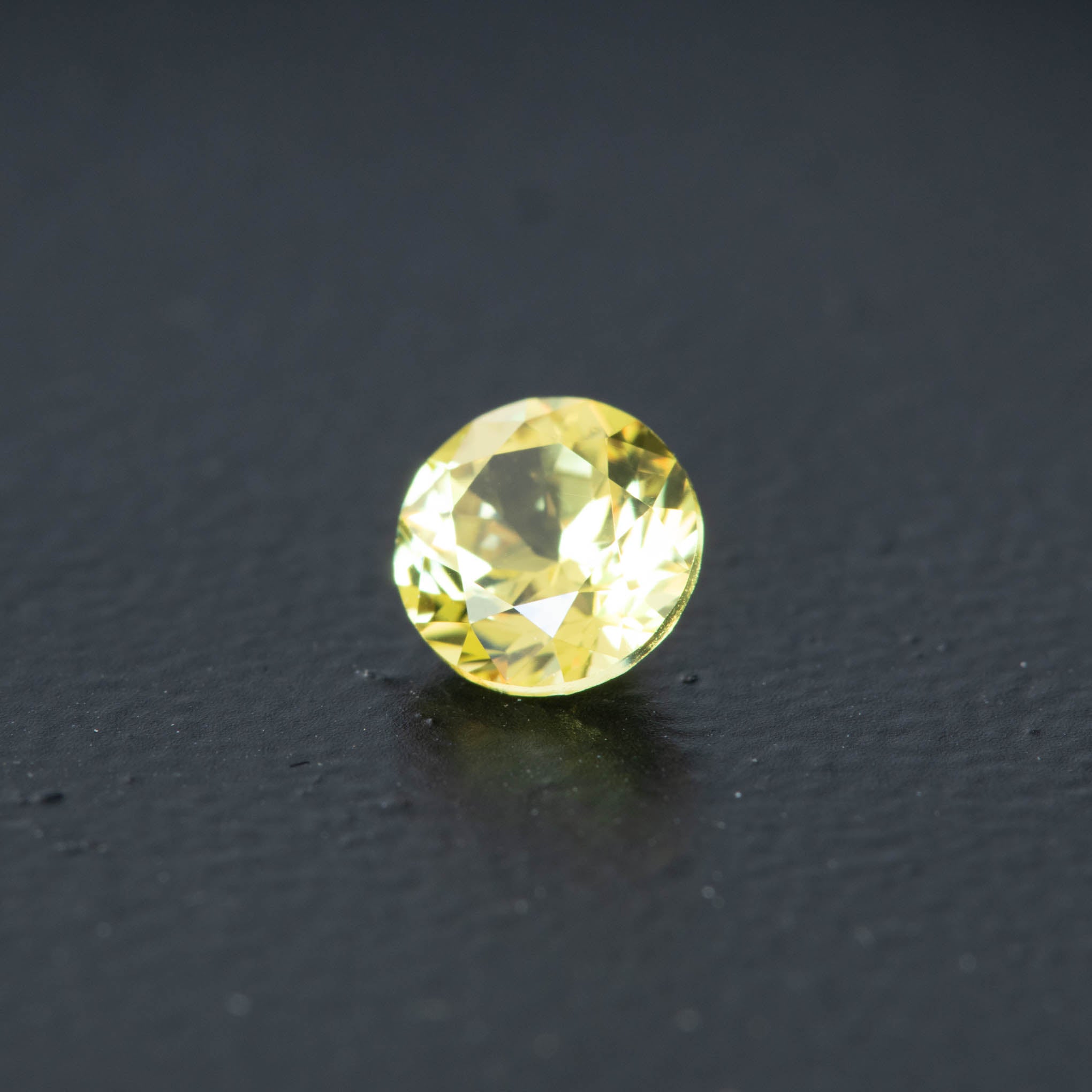 Yellow Brilliant Sapphire 0.79ct [S.Y.BR.1282]