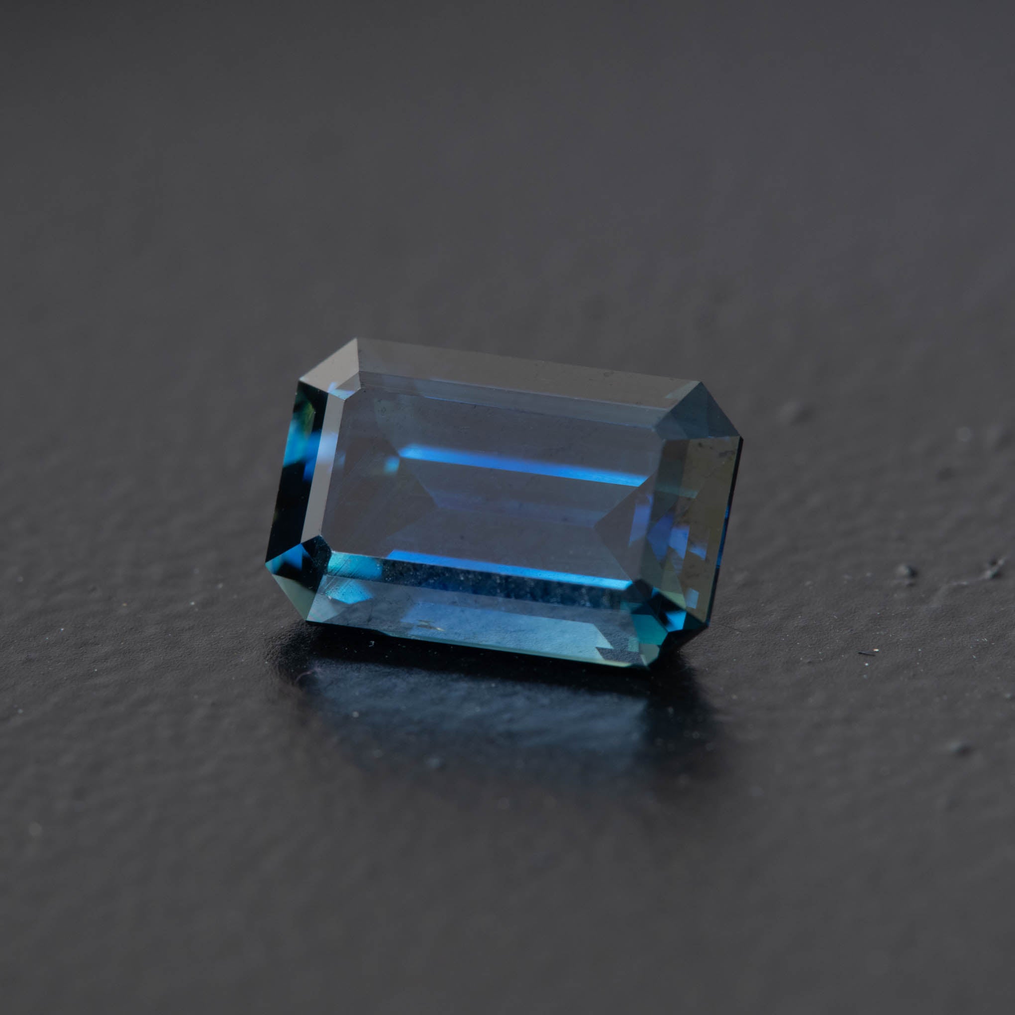 Blue Emerald Sapphire 2.74ct [S.B.E.1297]