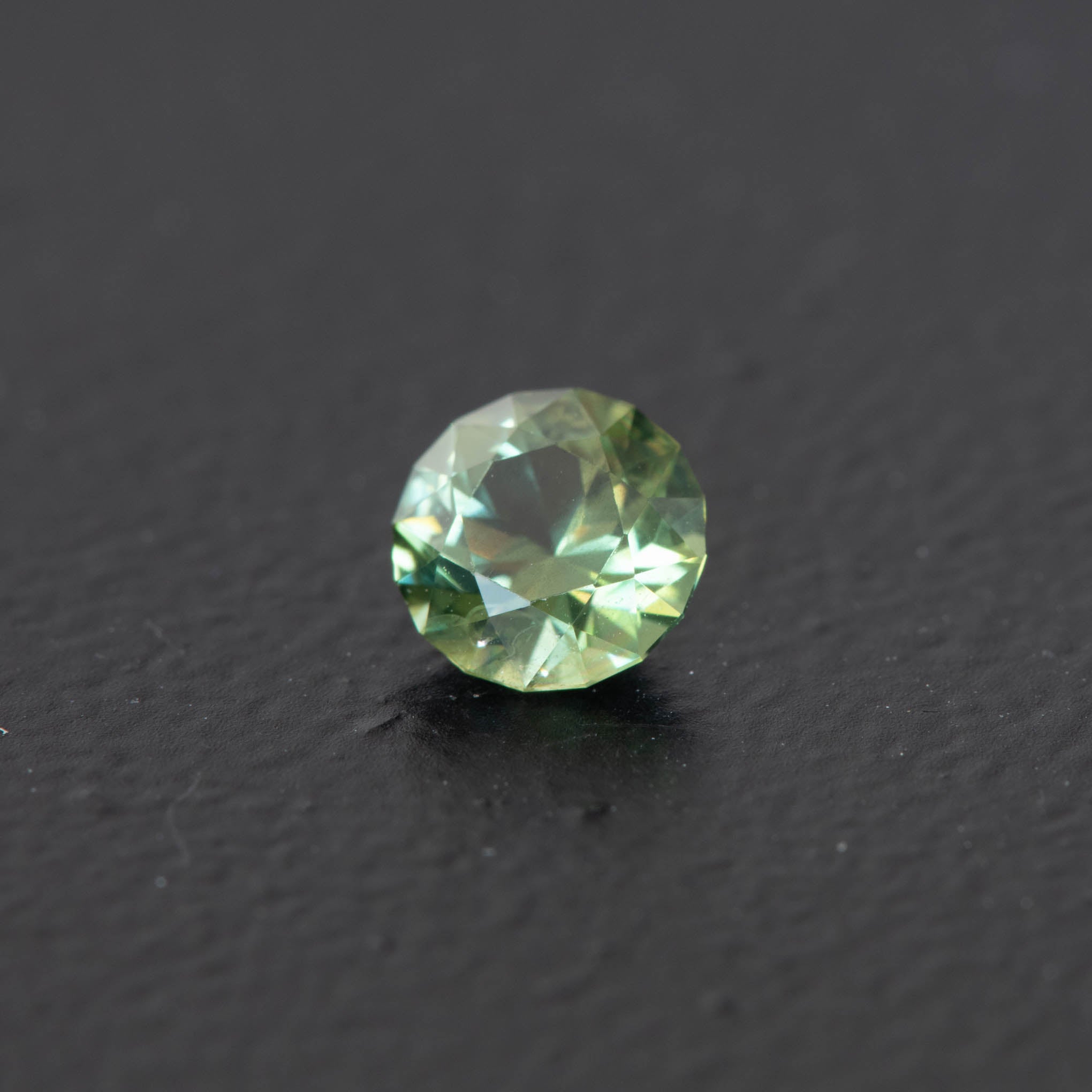 Green Brilliant Sapphire 0.61ct [S.G.BR.1325]