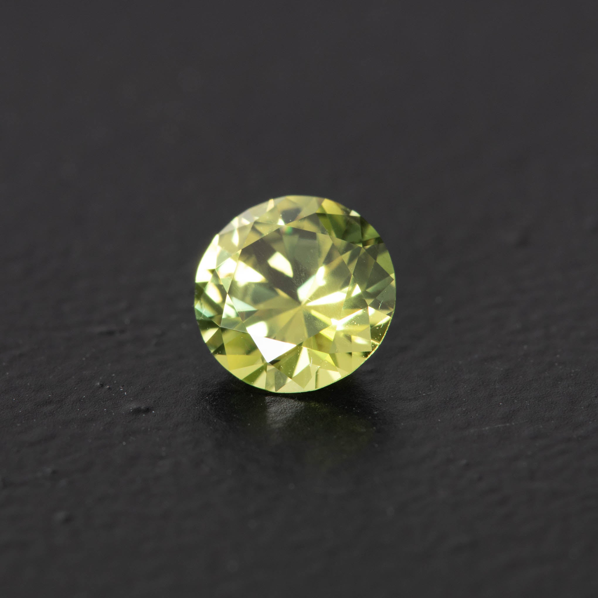 Yellow Brilliant Sapphire 0.87ct [S.Y.BR.1355]