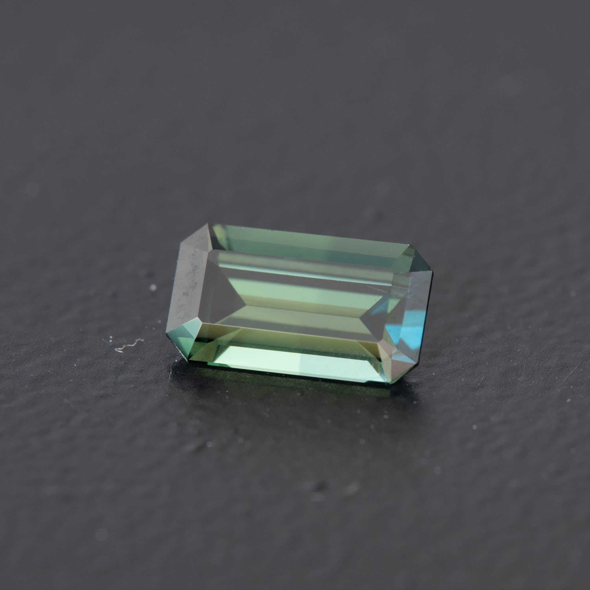 Green Emerald Sapphire 1.07ct [S.G.E.1359]