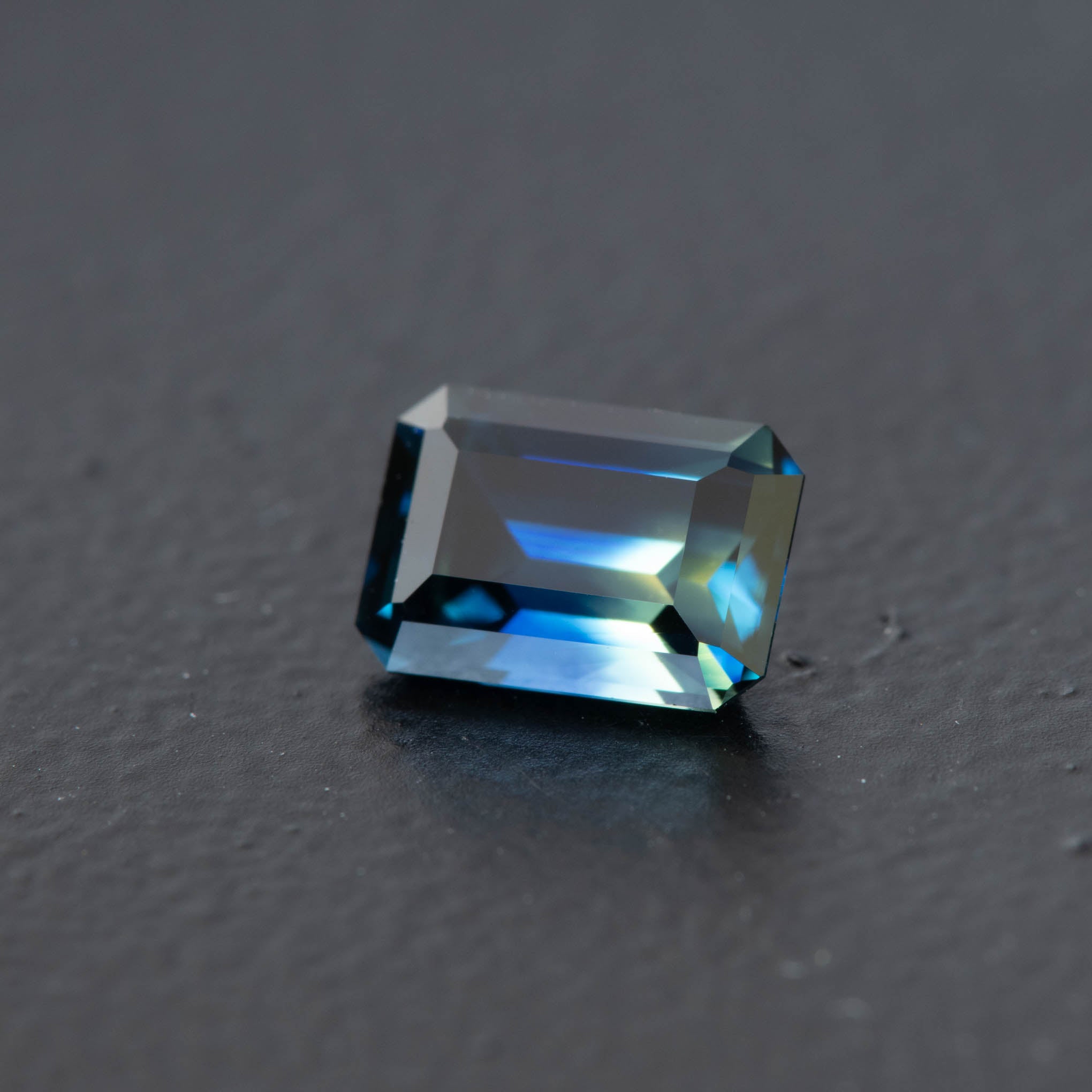 Parti Emerald Sapphire 1.04ct  [S.P.E.1404]