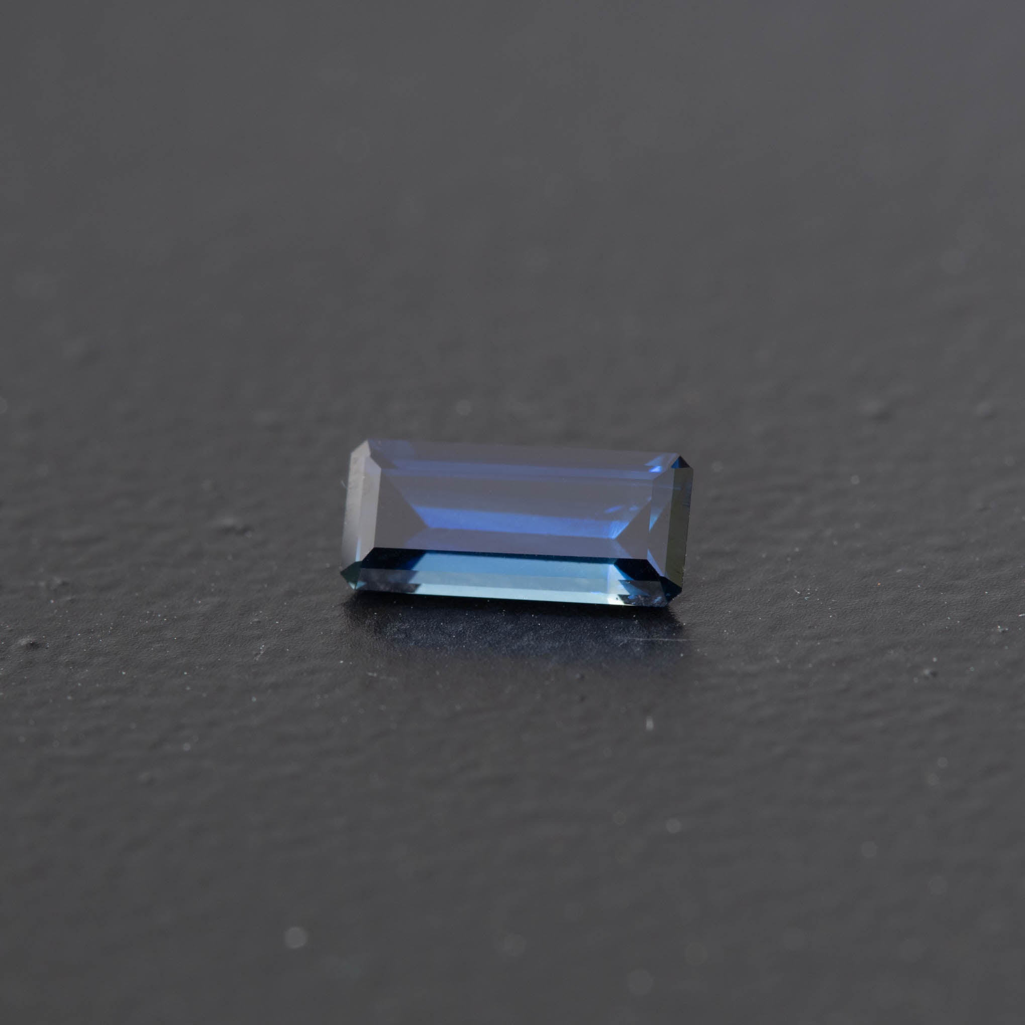 Blue Emerald Sapphire 0.59ct  [S.B.E.1428]