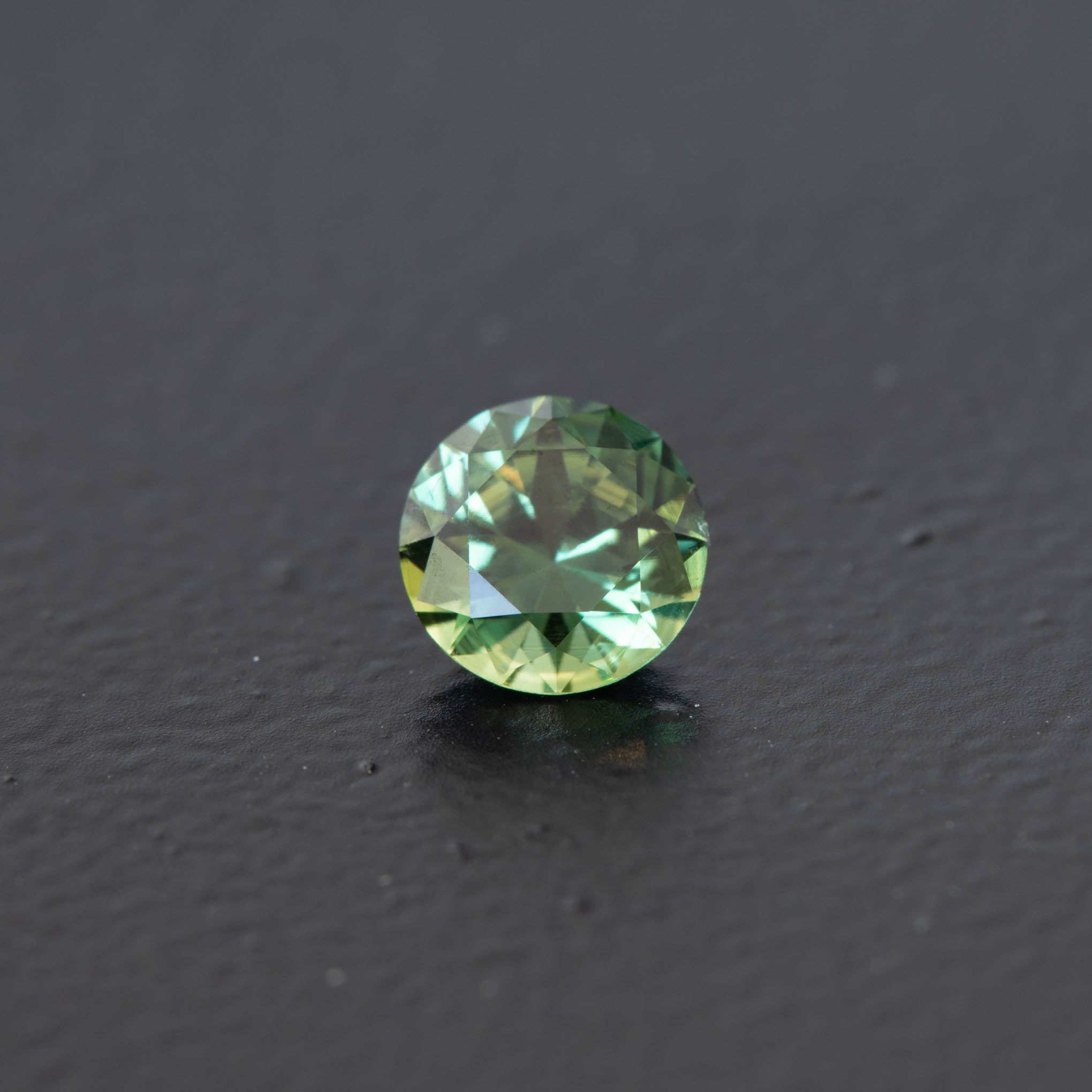 Green Brilliant Sapphire 0.63ct  [S.G.BR.1444]