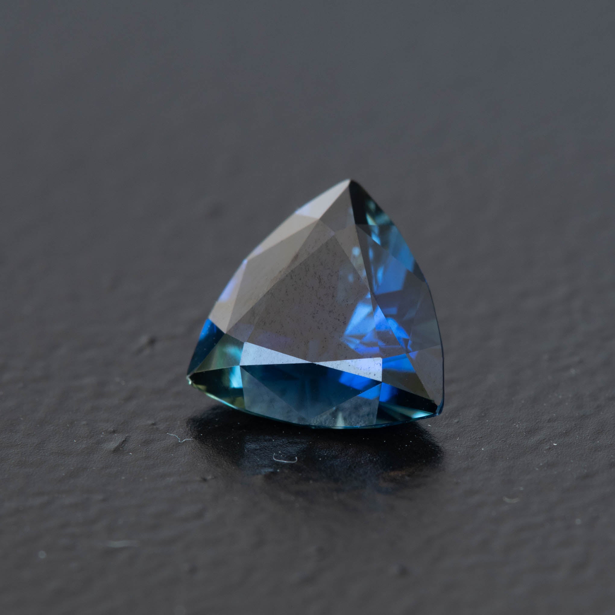 Blue Trilliant Sapphire 1.27ct [S.B.T.1446]