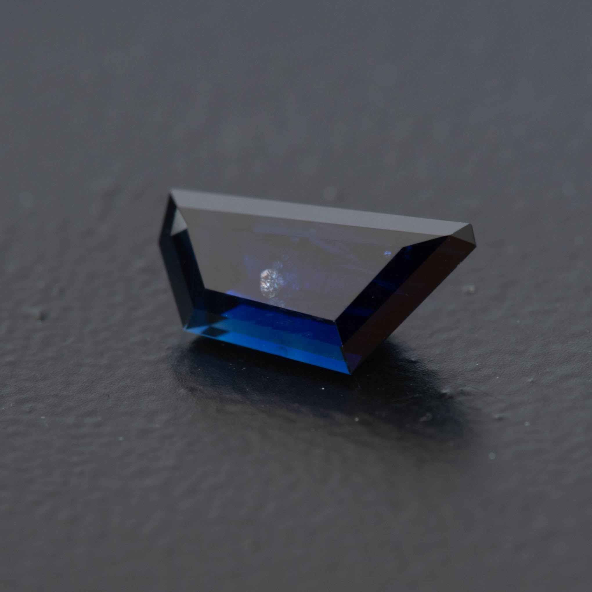 Blue Free Form Sapphire 1.65ct  [S.B.FF.1452]