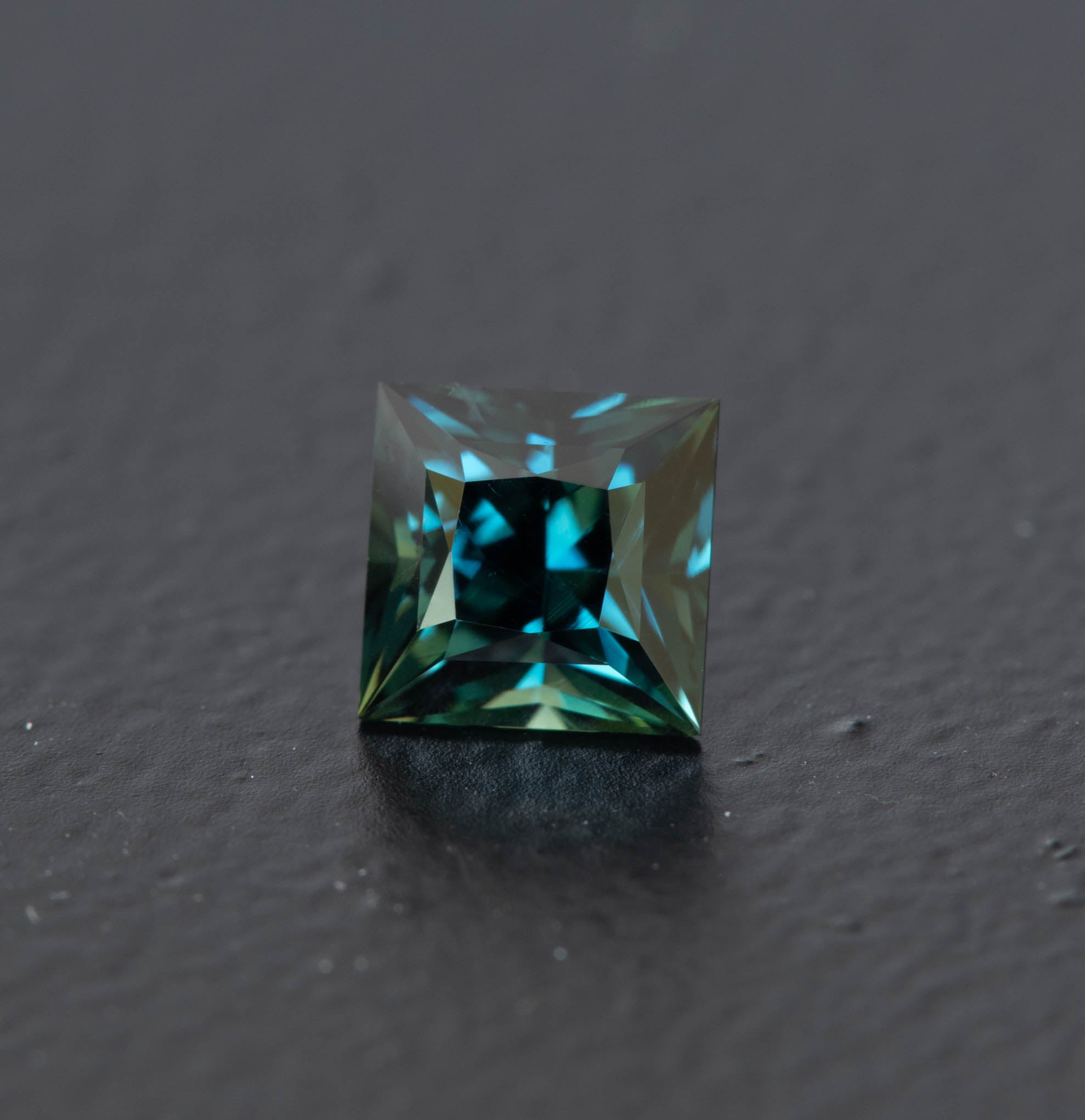 Teal Square Sapphire 0.8ct  [S.T.SQ.1458]