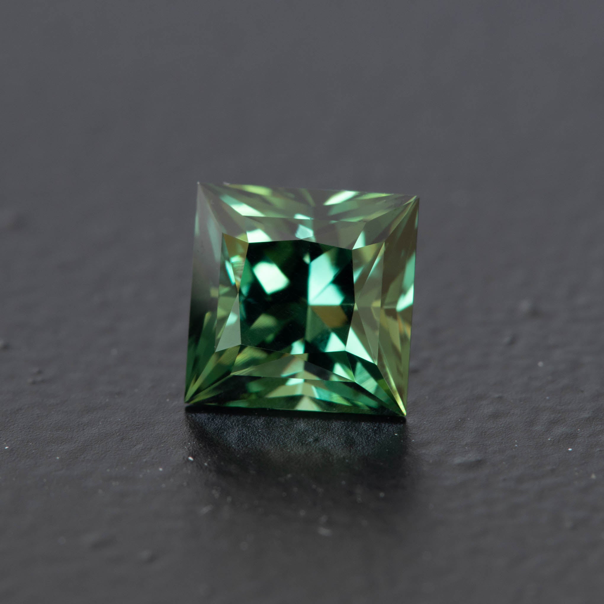 Green Square Sapphire 1.31ct  [S.G.SQ.1459]