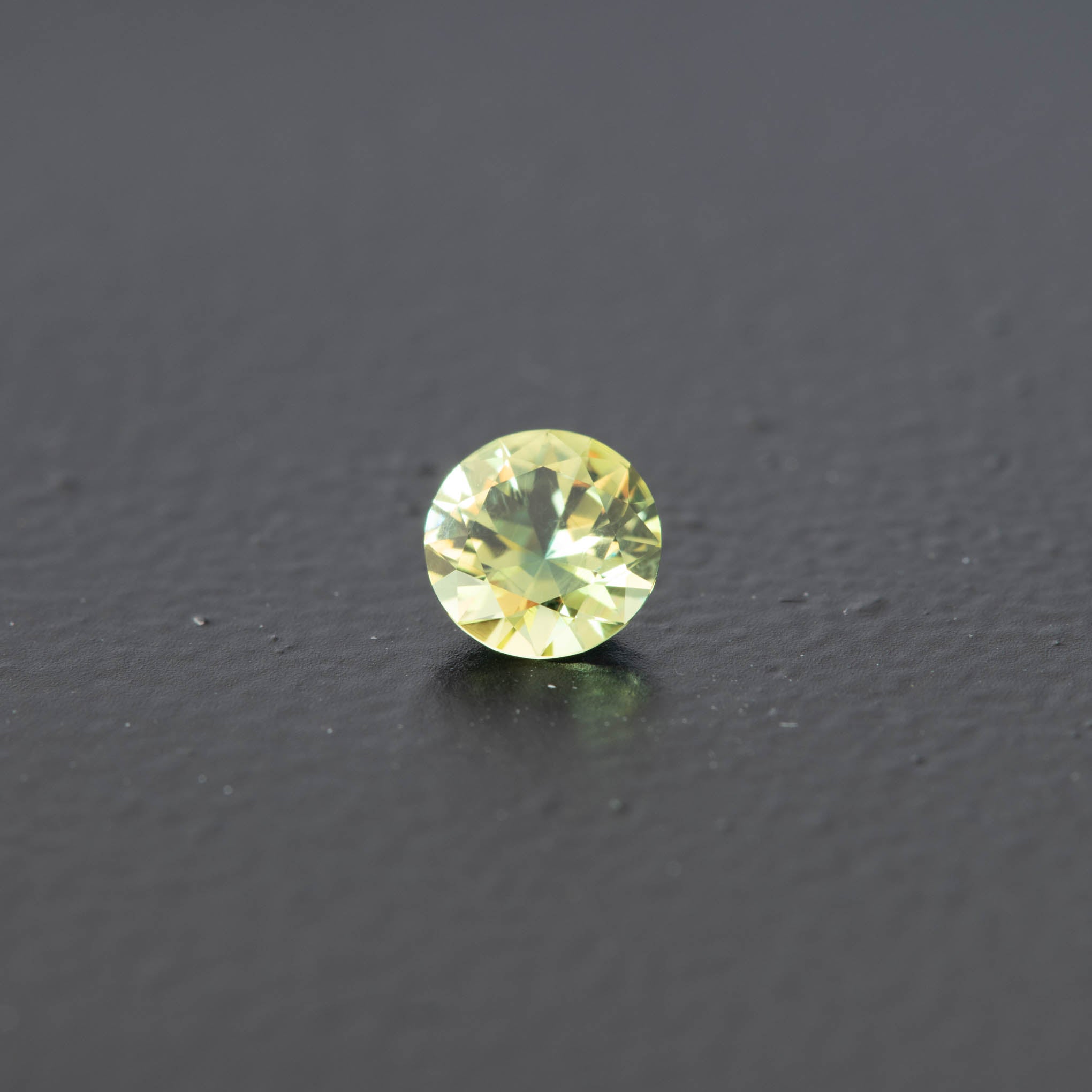 Yellow Brilliant Sapphire 0.5ct  [S.Y.BR.1460]