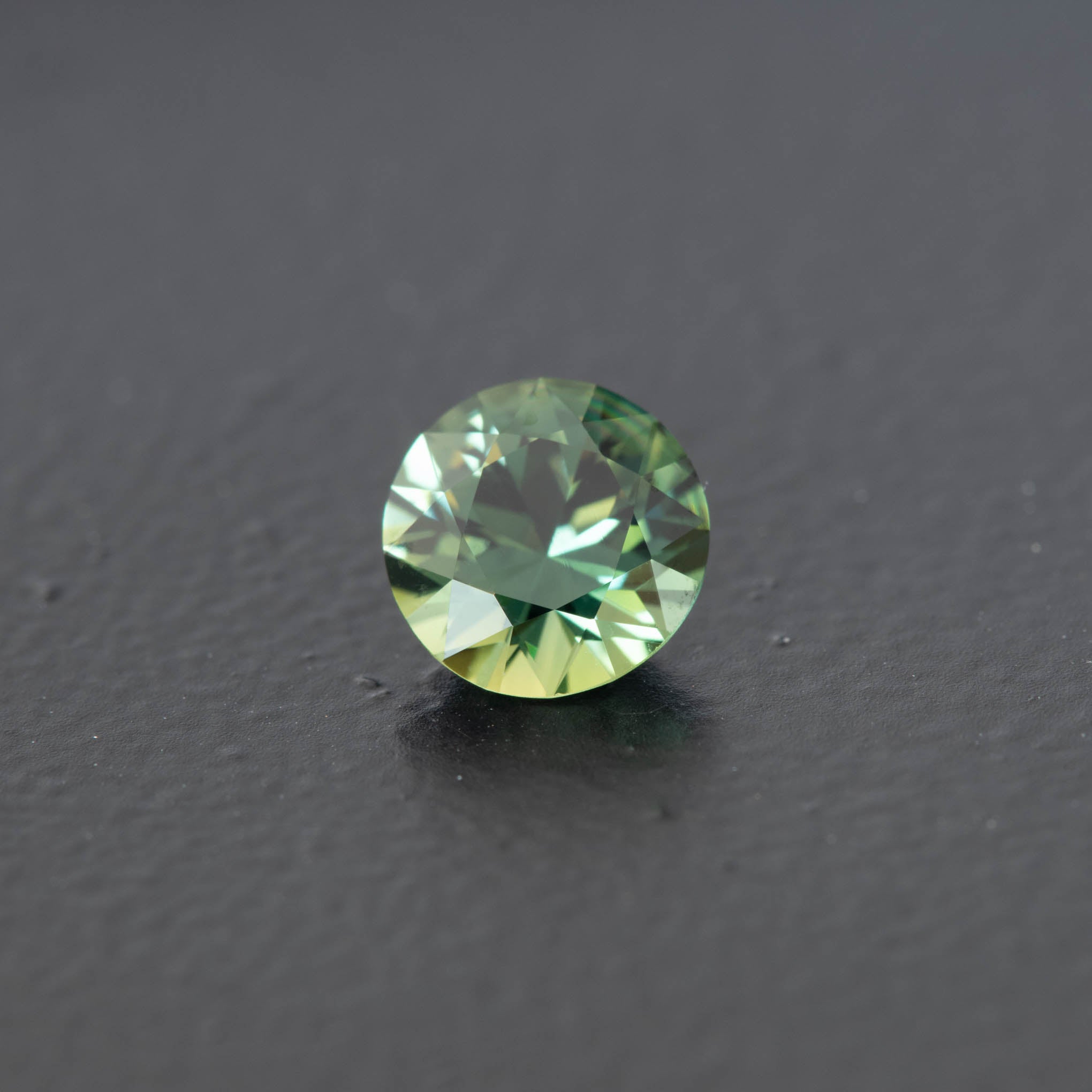 Green Brilliant Sapphire 0.89ct  [S.G.BR.1461]