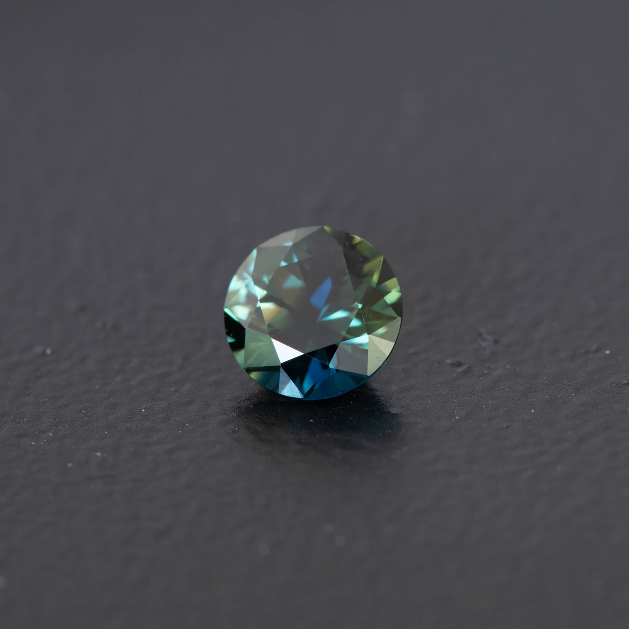 Parti Brilliant Sapphire 0.74ct  [S.P.BR.1476]