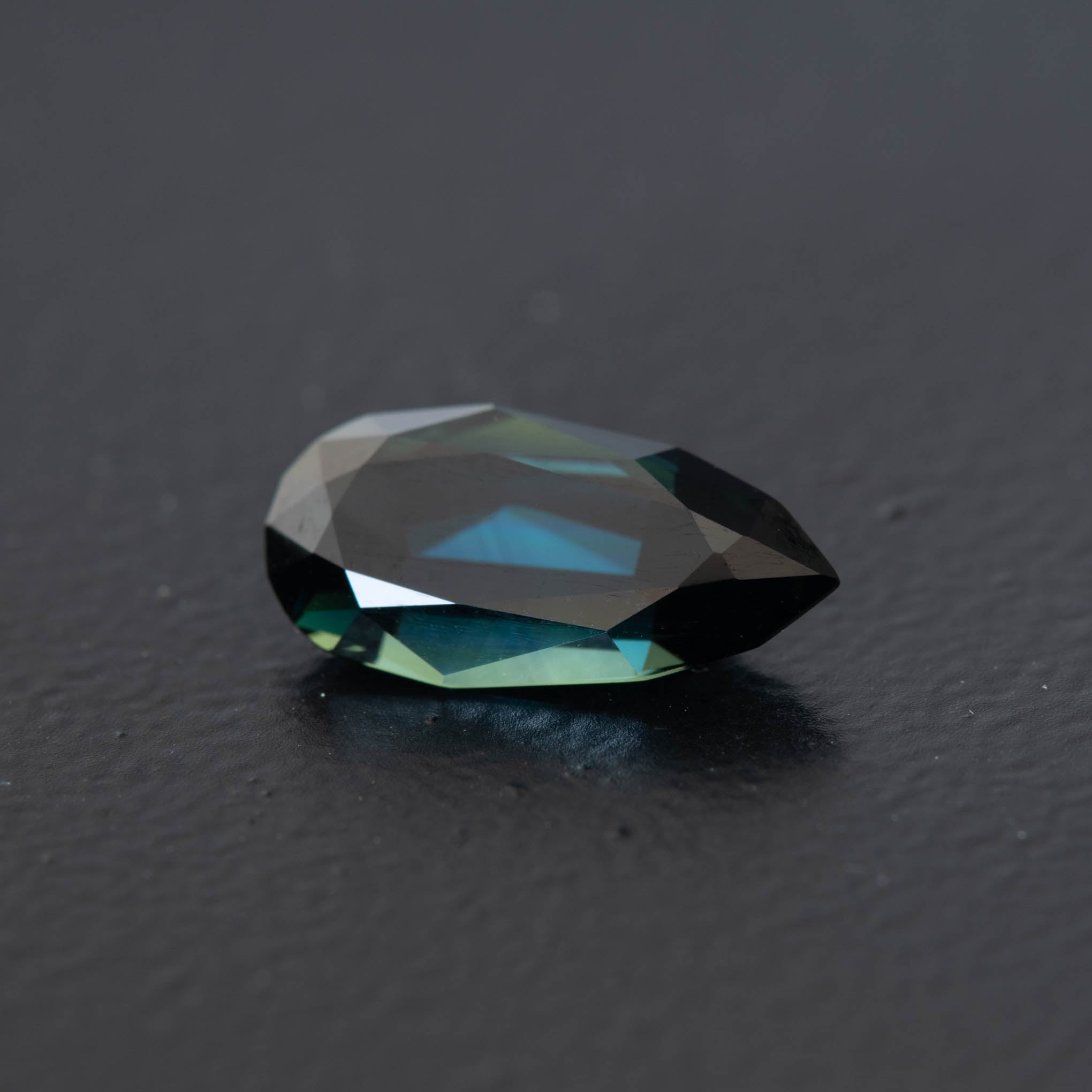 Green Pear Sapphire 1.96ct  [S.G.PE.1495]