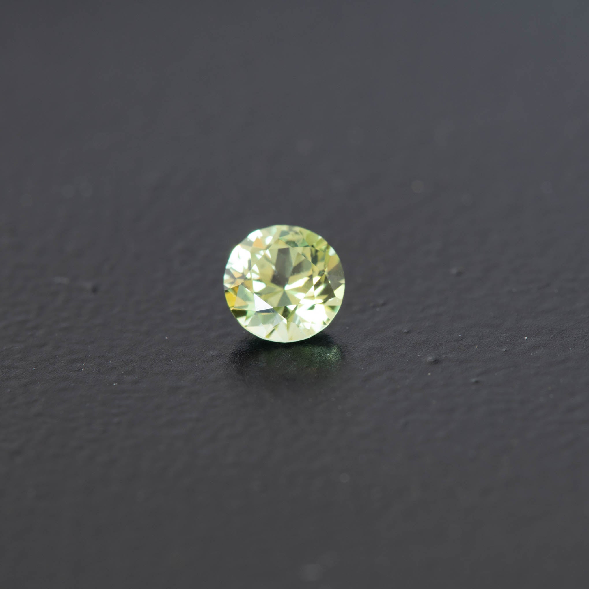 Green Brilliant Sapphire 0.45ct  [S.G.BR.1497]