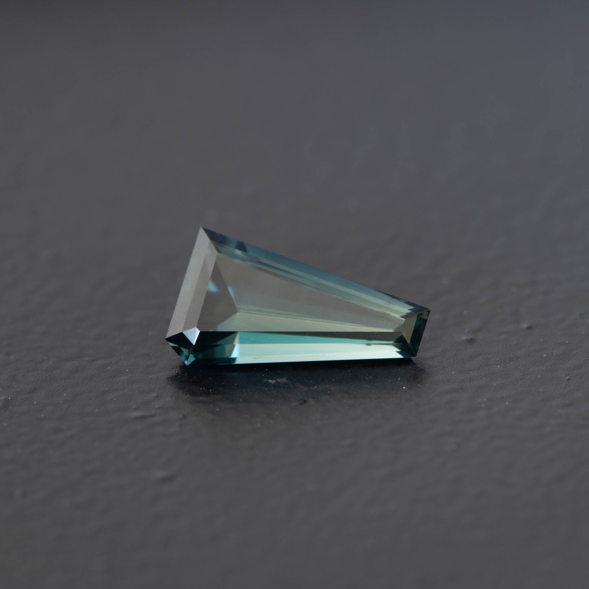 Teal Free Form Sapphire 0.88ct  [S.T.FF.1513]