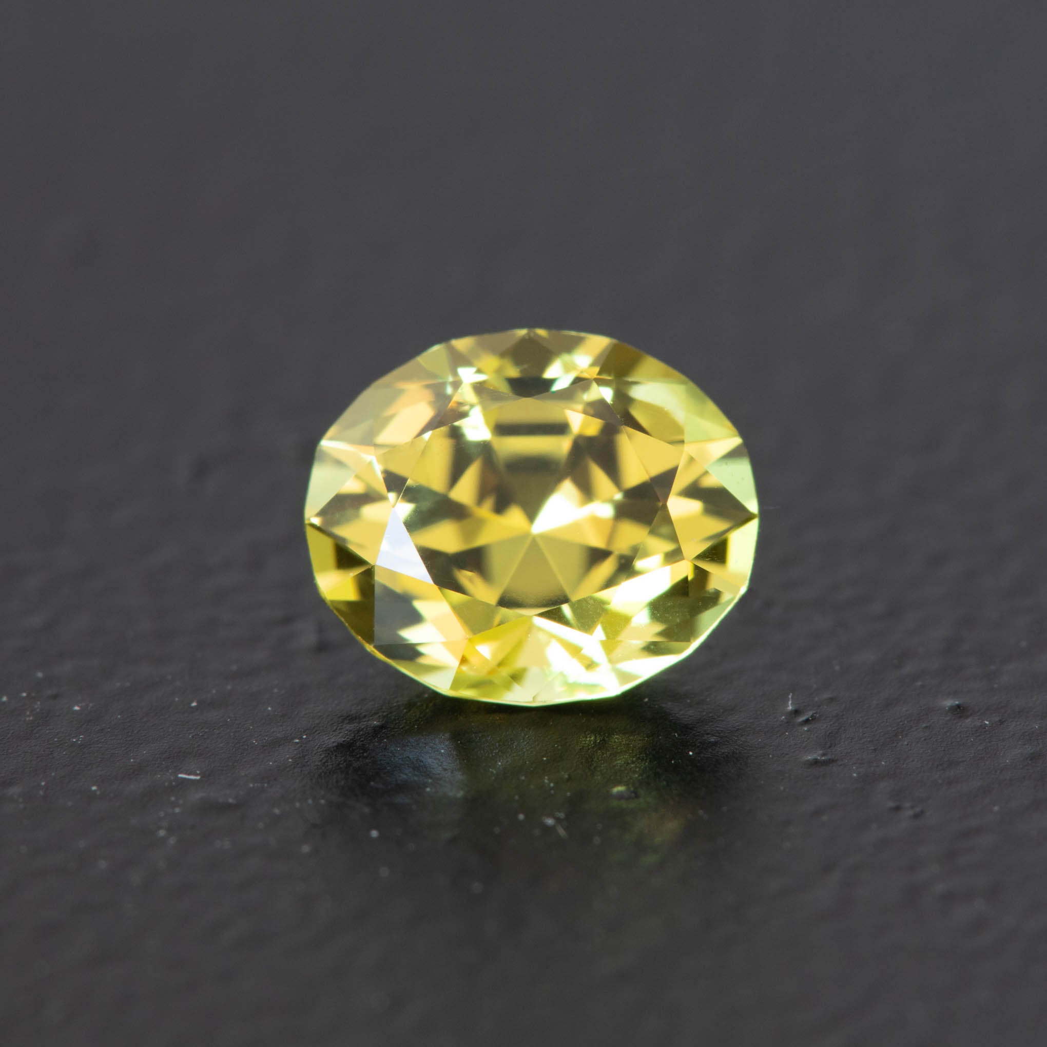 Yellow Oval Sapphire 1.33ct  [S.Y.O.1515]