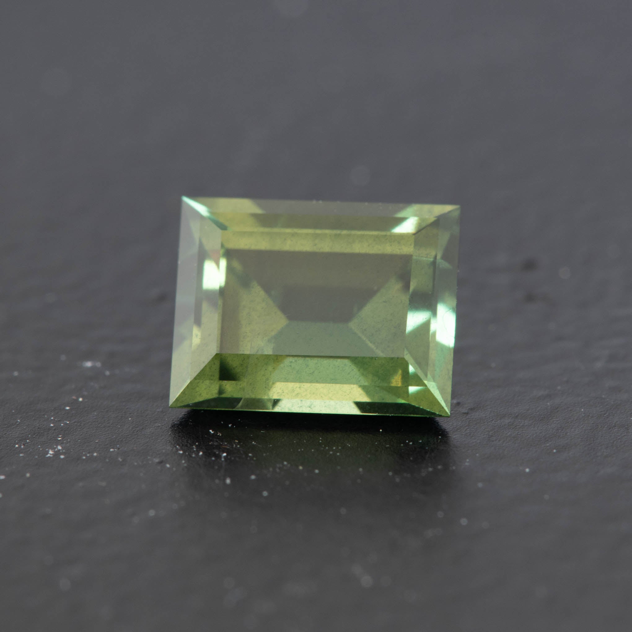 Green Baguette Sapphire 1.46ct  [S.G.BA.1519]