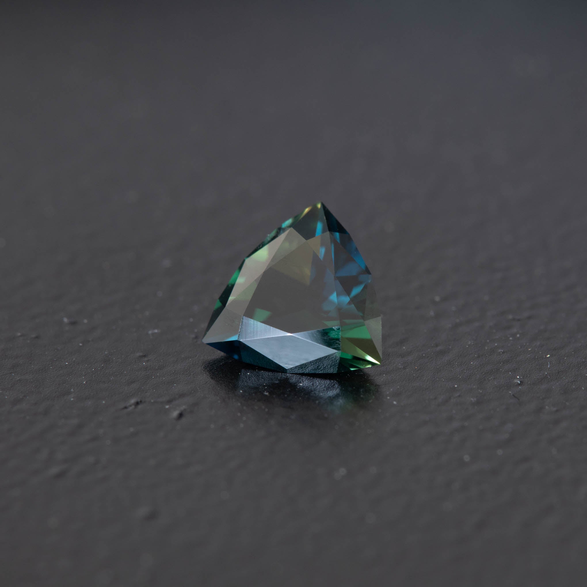 Parti Trilliant Sapphire 0.85ct  [S.P.T.1553]