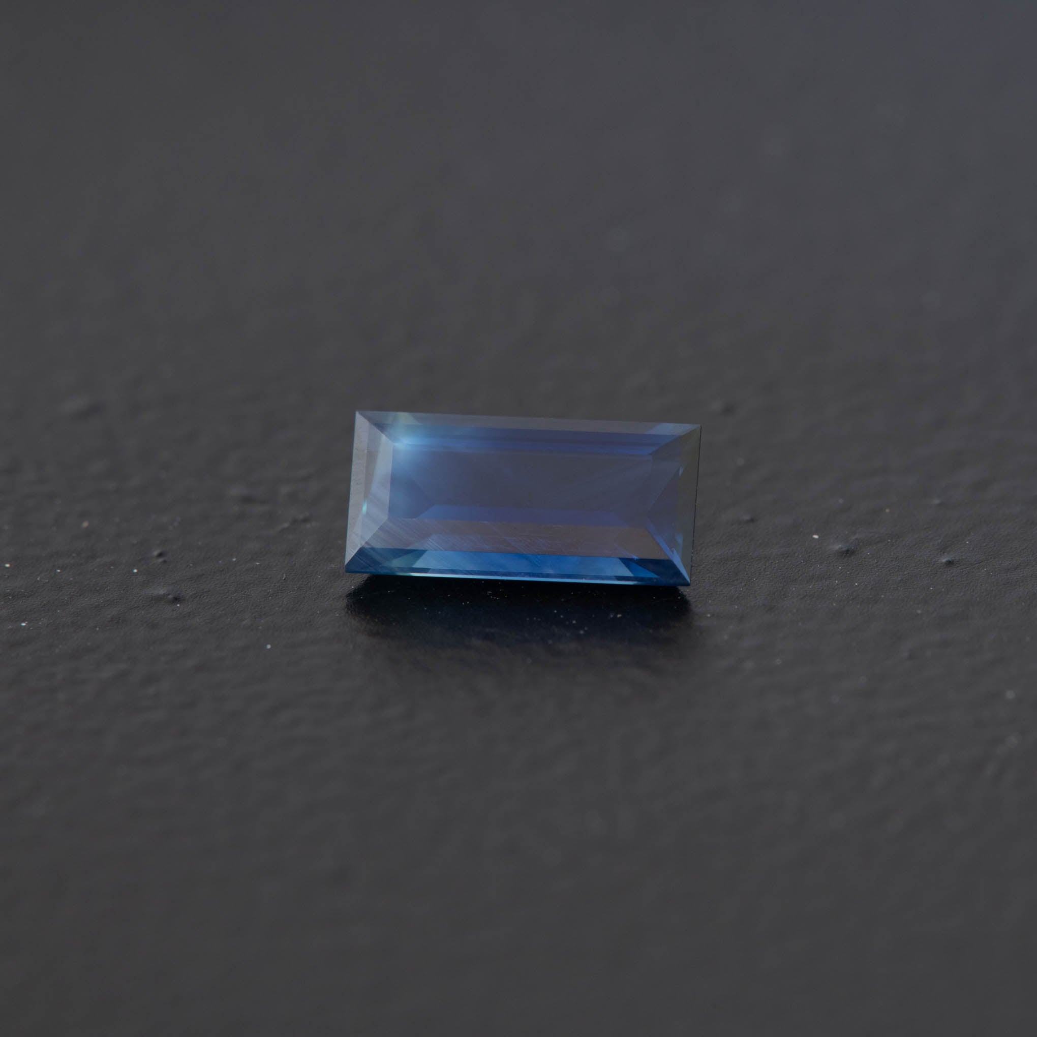 Blue Baguette Sapphire 0.72ct  [S.B.BA.1555]