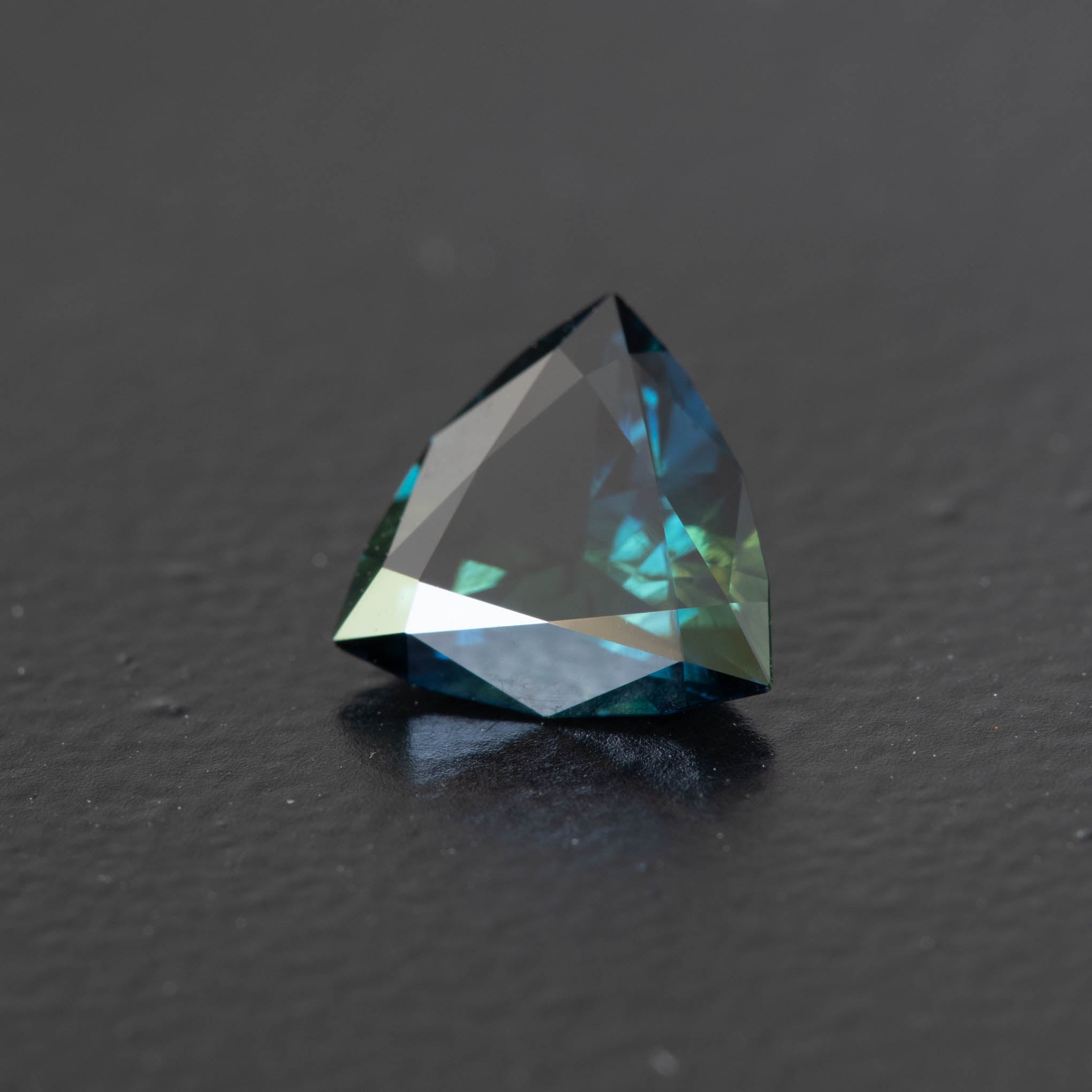 Parti Trilliant Sapphire 1.36ct [S.P.T.1656]