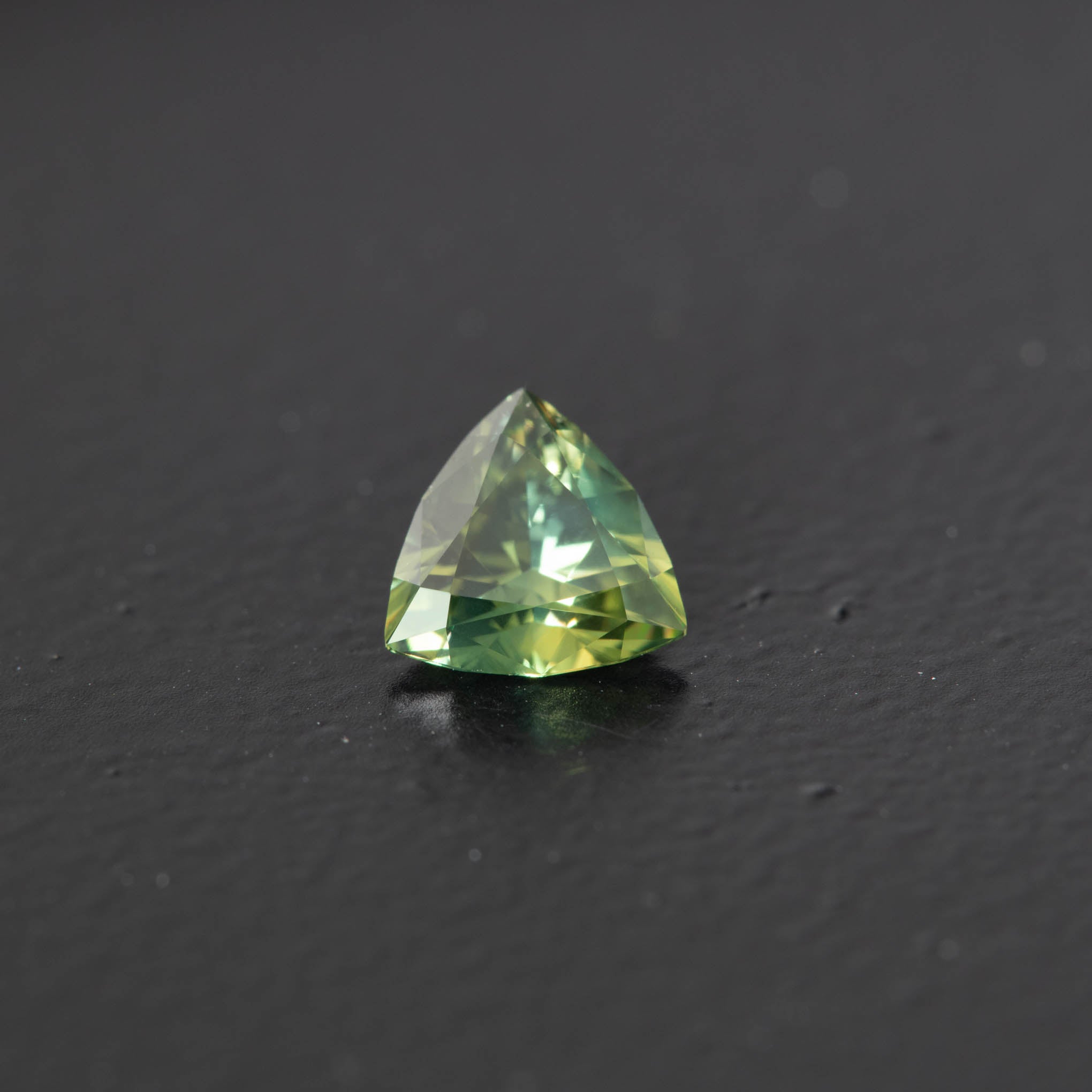 Parti Trilliant Sapphire 0.77ct [S.P.T.1673]