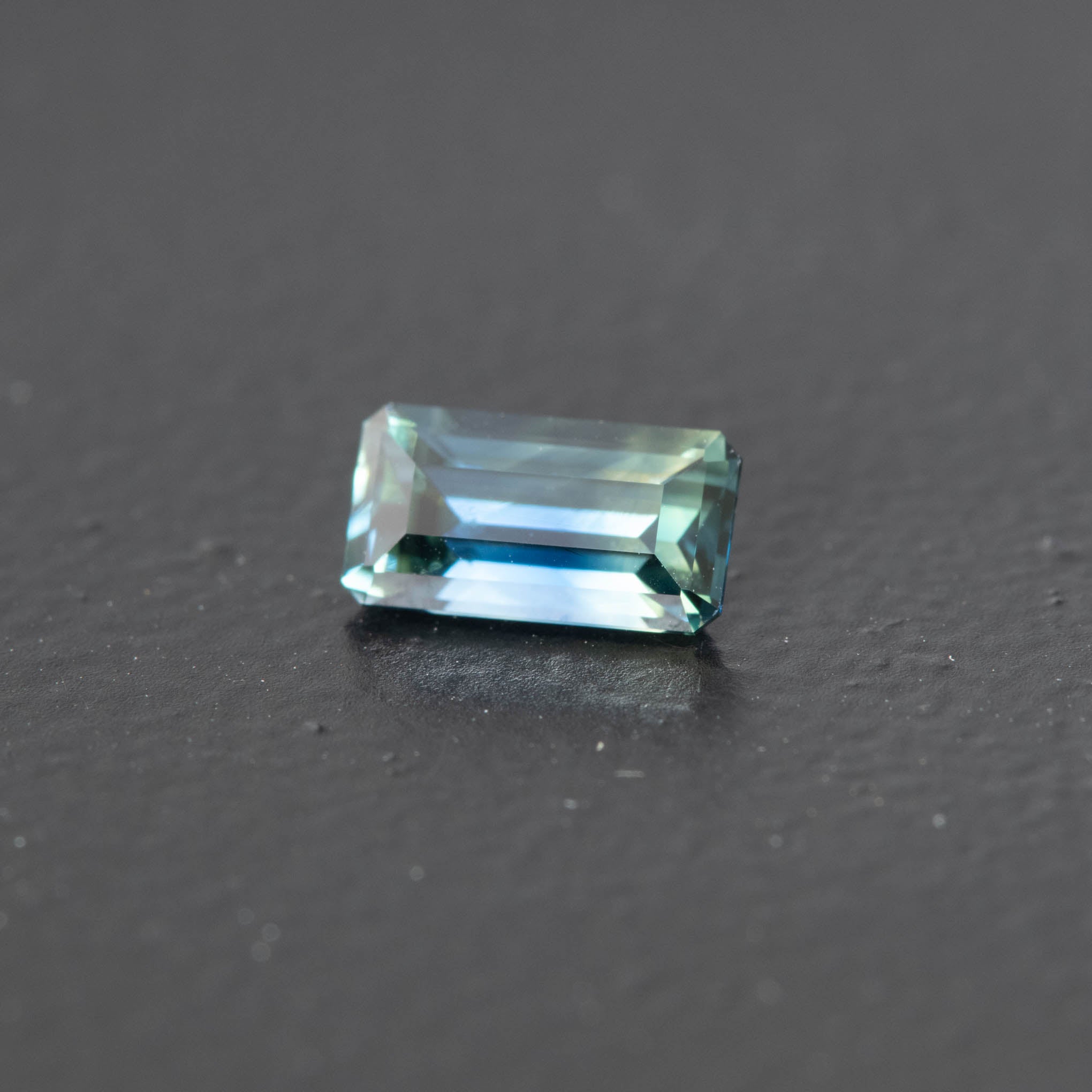 Parti Emerald Sapphire 0.66ct [S.P.E.1681]