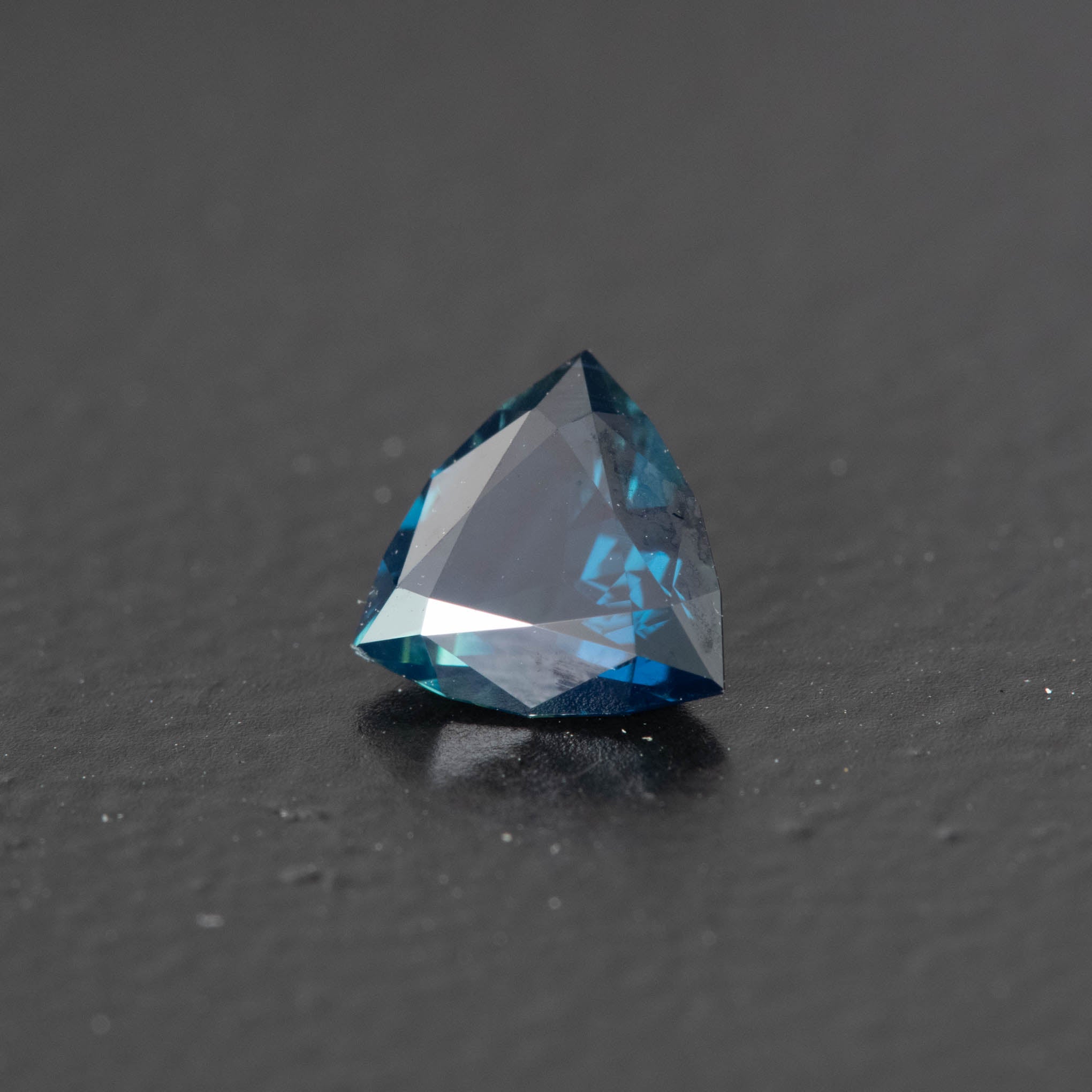 Blue Trilliant Sapphire 0.63ct [S.B.T.1694]