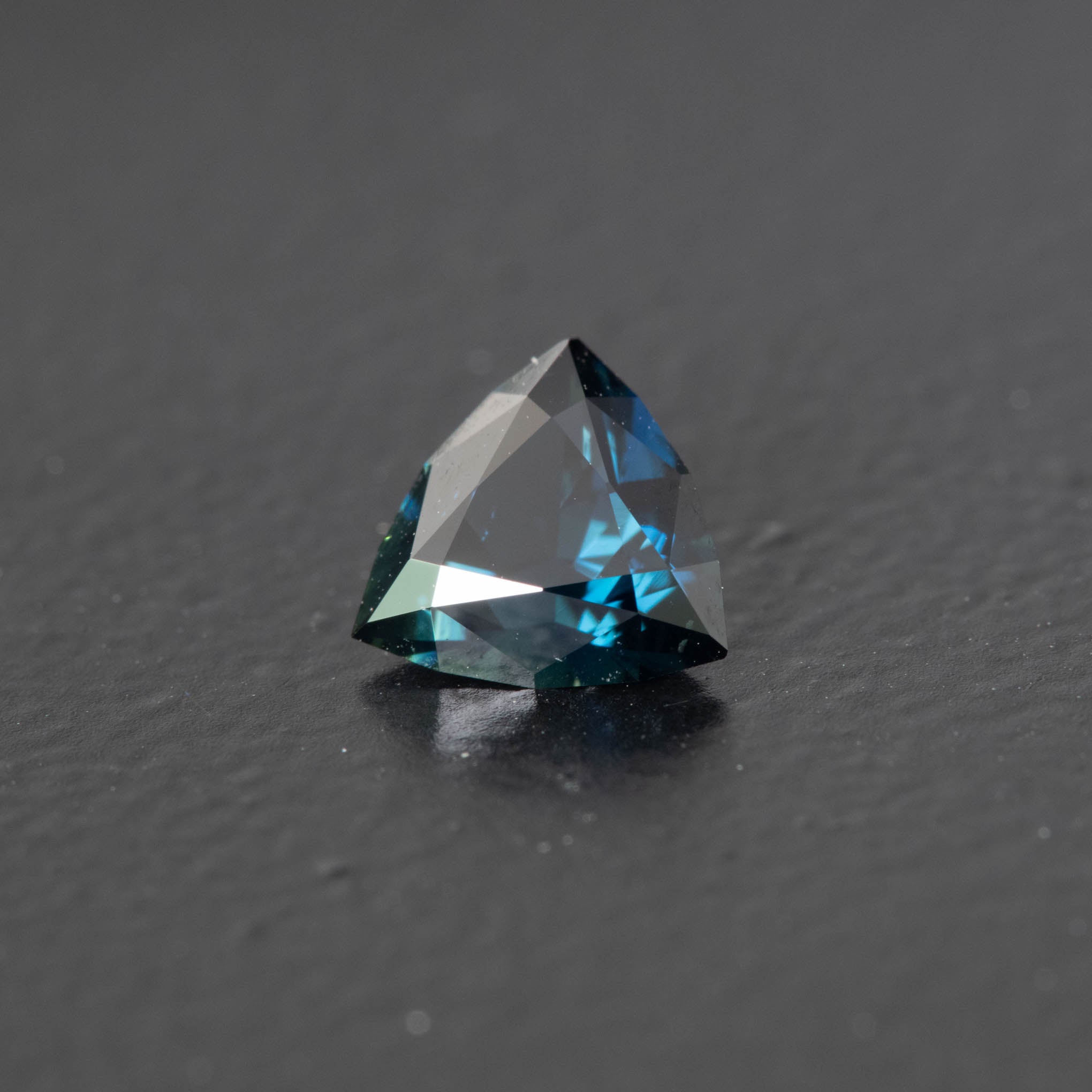 Blue Trilliant Sapphire 0.77ct [S.B.T.1695]