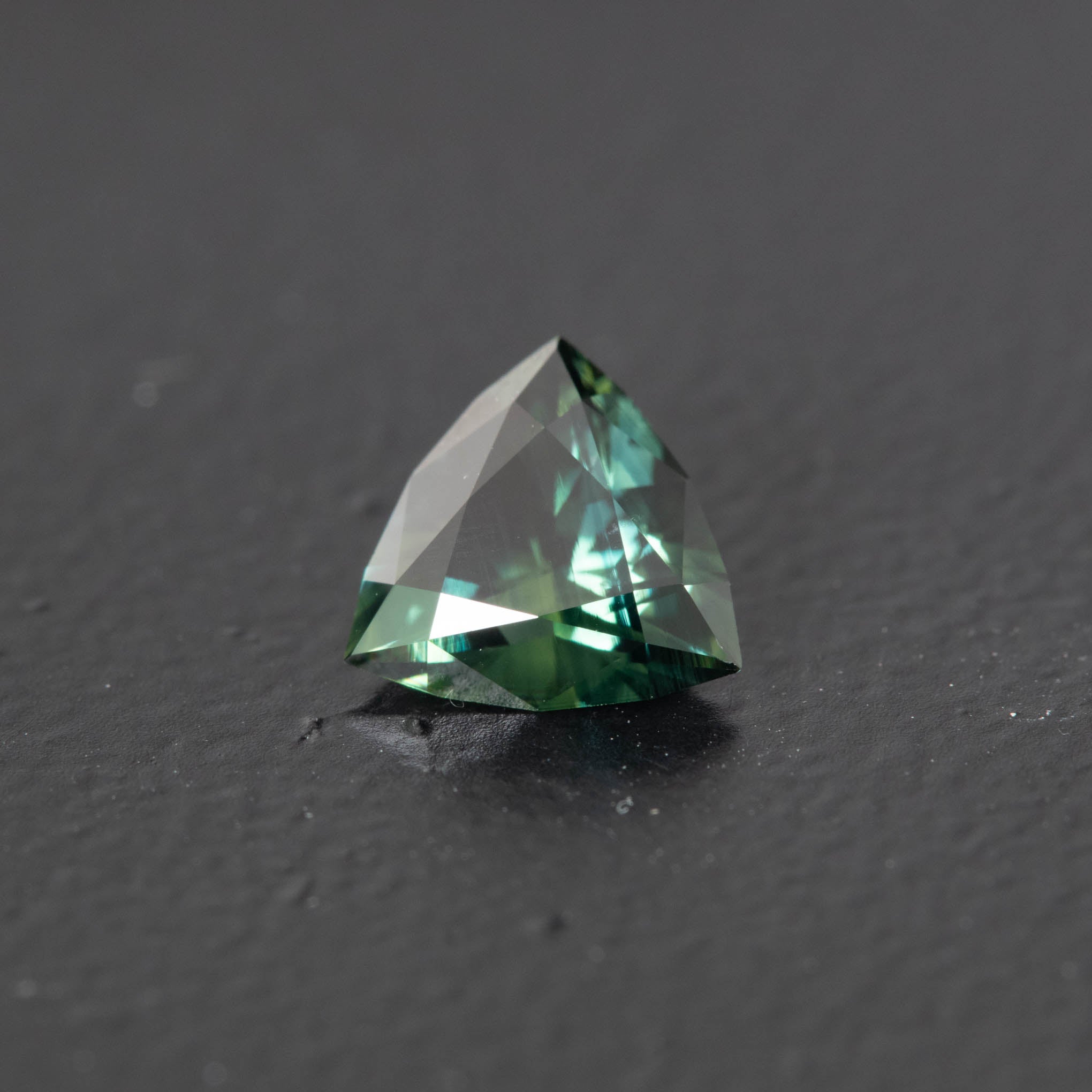 Parti Trilliant Sapphire 0.9ct [S.P.T.1696]