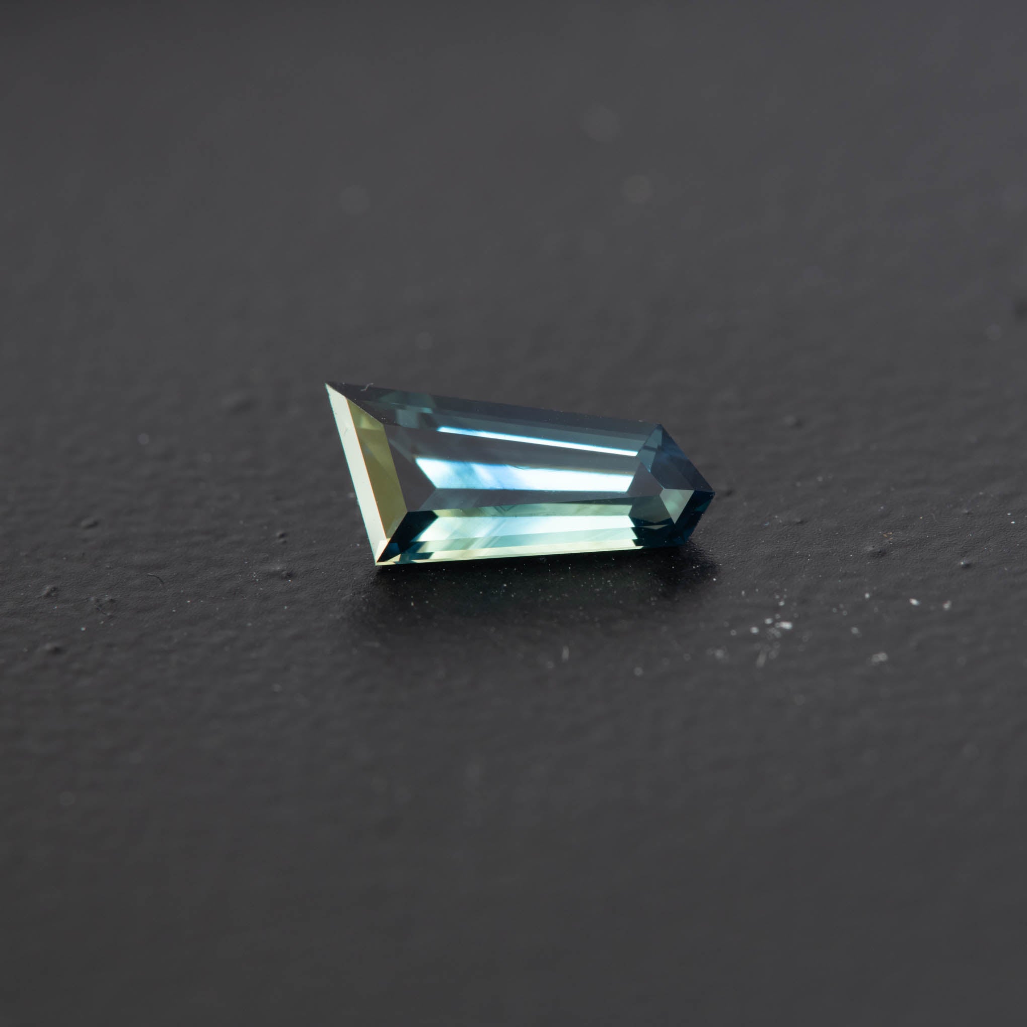 Blue Free Form Sapphire 0.93ct [S.B.FF.1741]