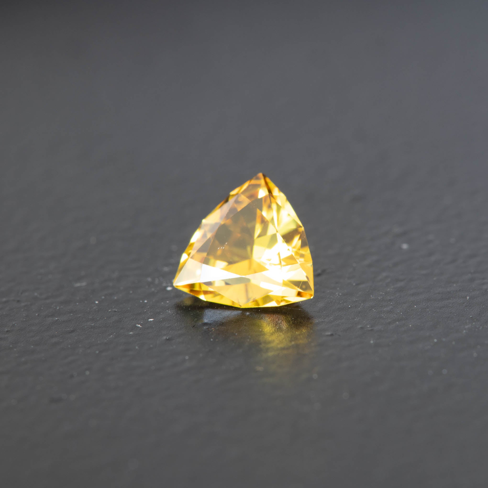 Yellow Trilliant Sapphire 1.13ct [S.Y.T.1748]