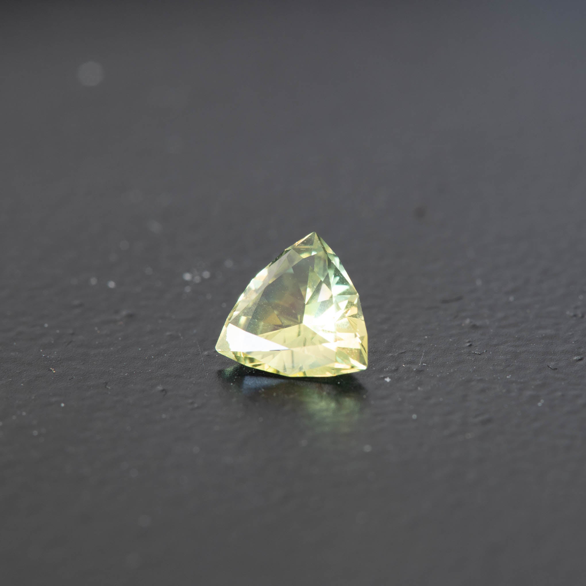 Parti Trilliant Sapphire 0.77ct [S.P.T.1749]