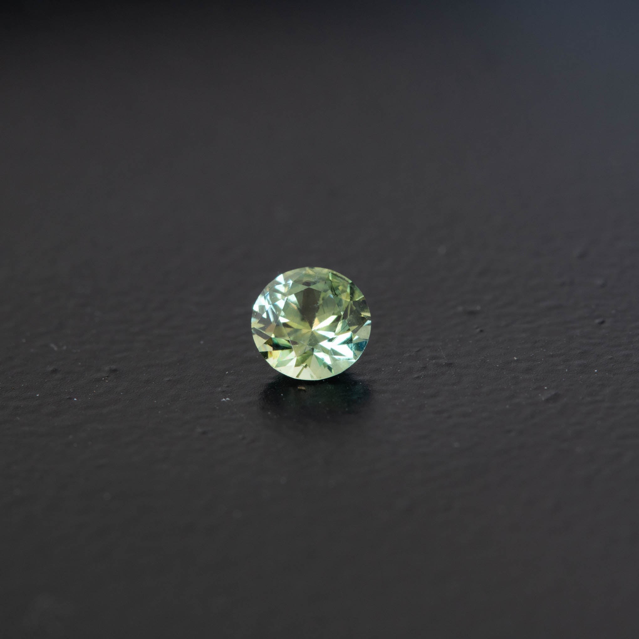 Green Brilliant  Sapphire 0.44ct [S.G.BR.1755]