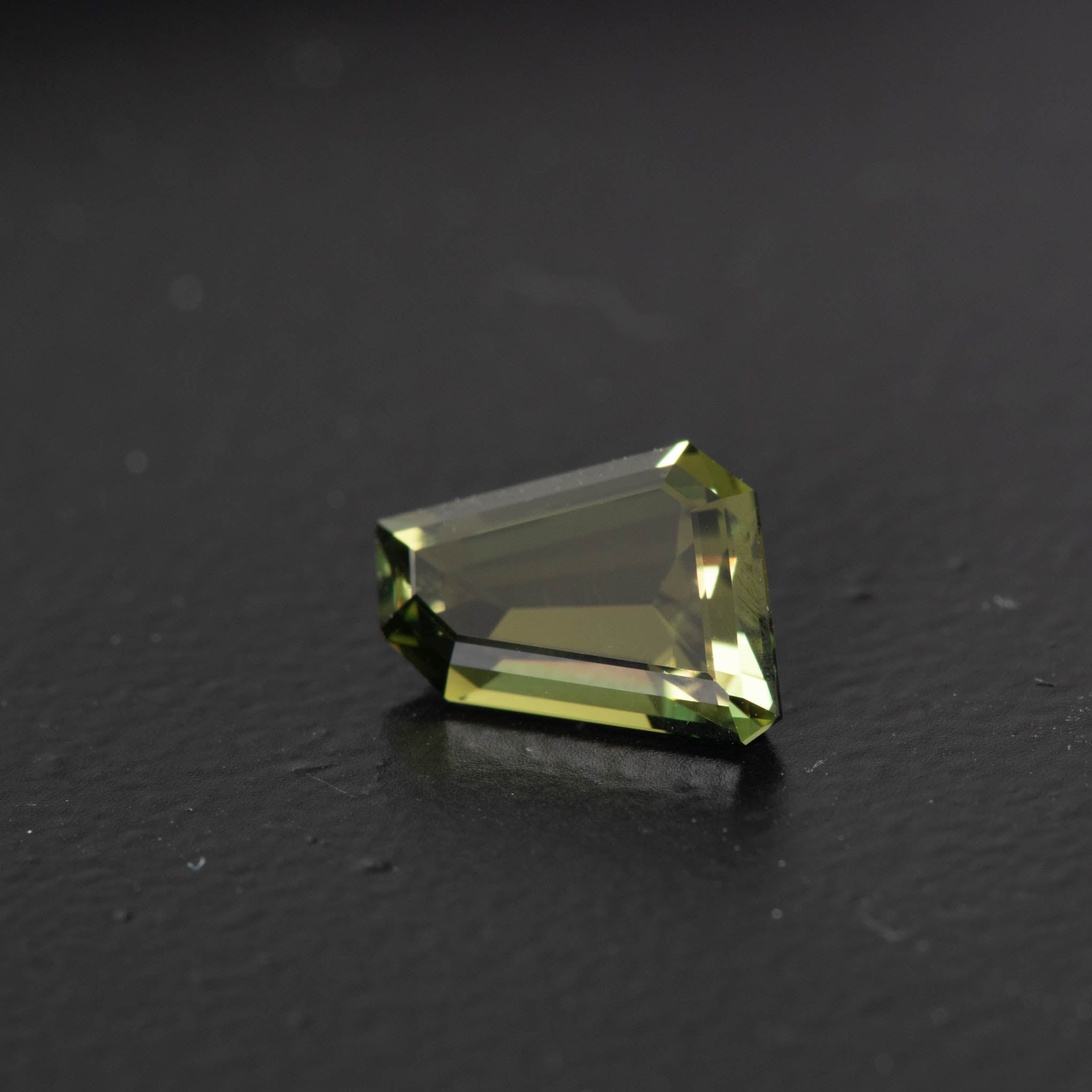 Green Free Form Sapphire 1.64ct [S.G.FF.1770]