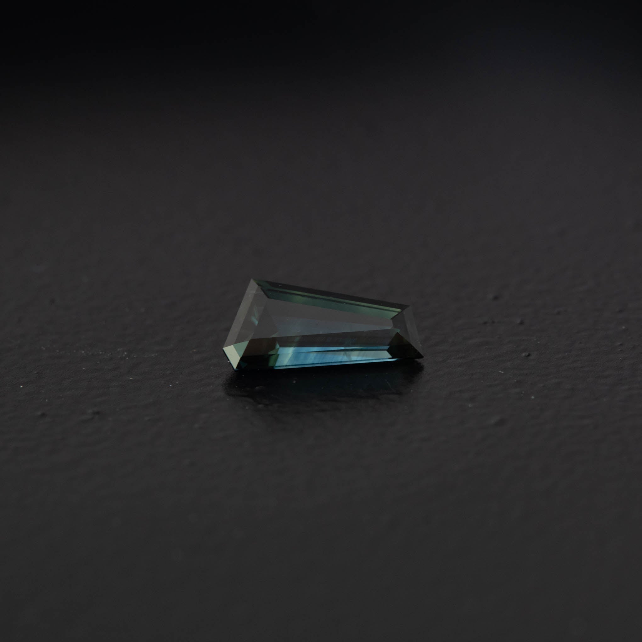 Teal Free Form Sapphire 0.75ct [S.T.FF.1786]