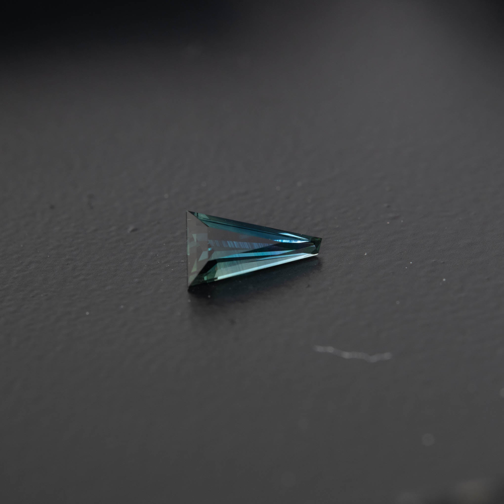 Teal Free Form Sapphire 0.69ct [S.T.FF.1787]