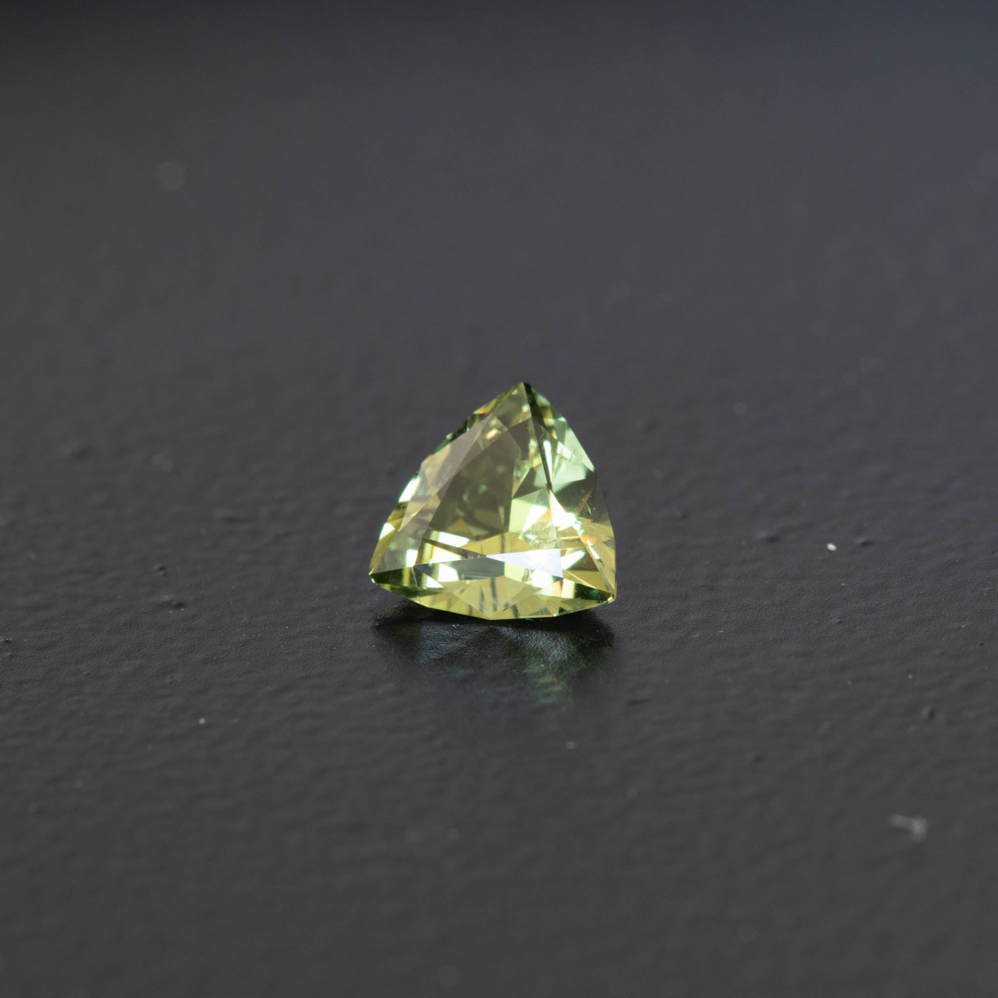 Green Trilliant Sapphire 0.72ct [S.G.T.1795]