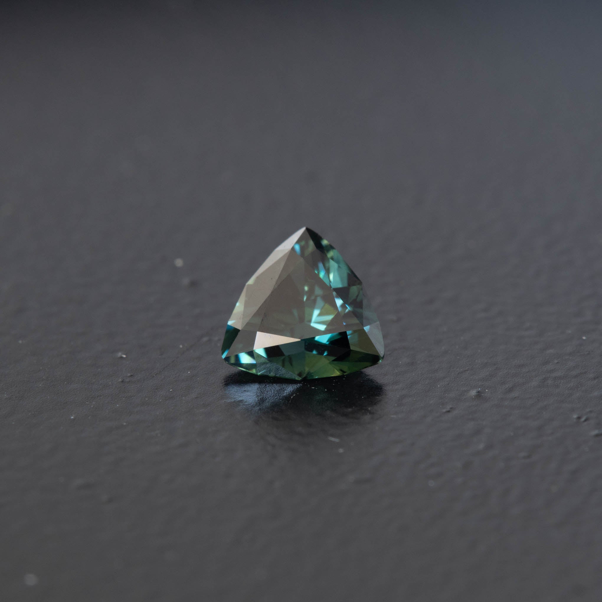 Green Trilliant Sapphire 0.8ct [S.G.T.1797]